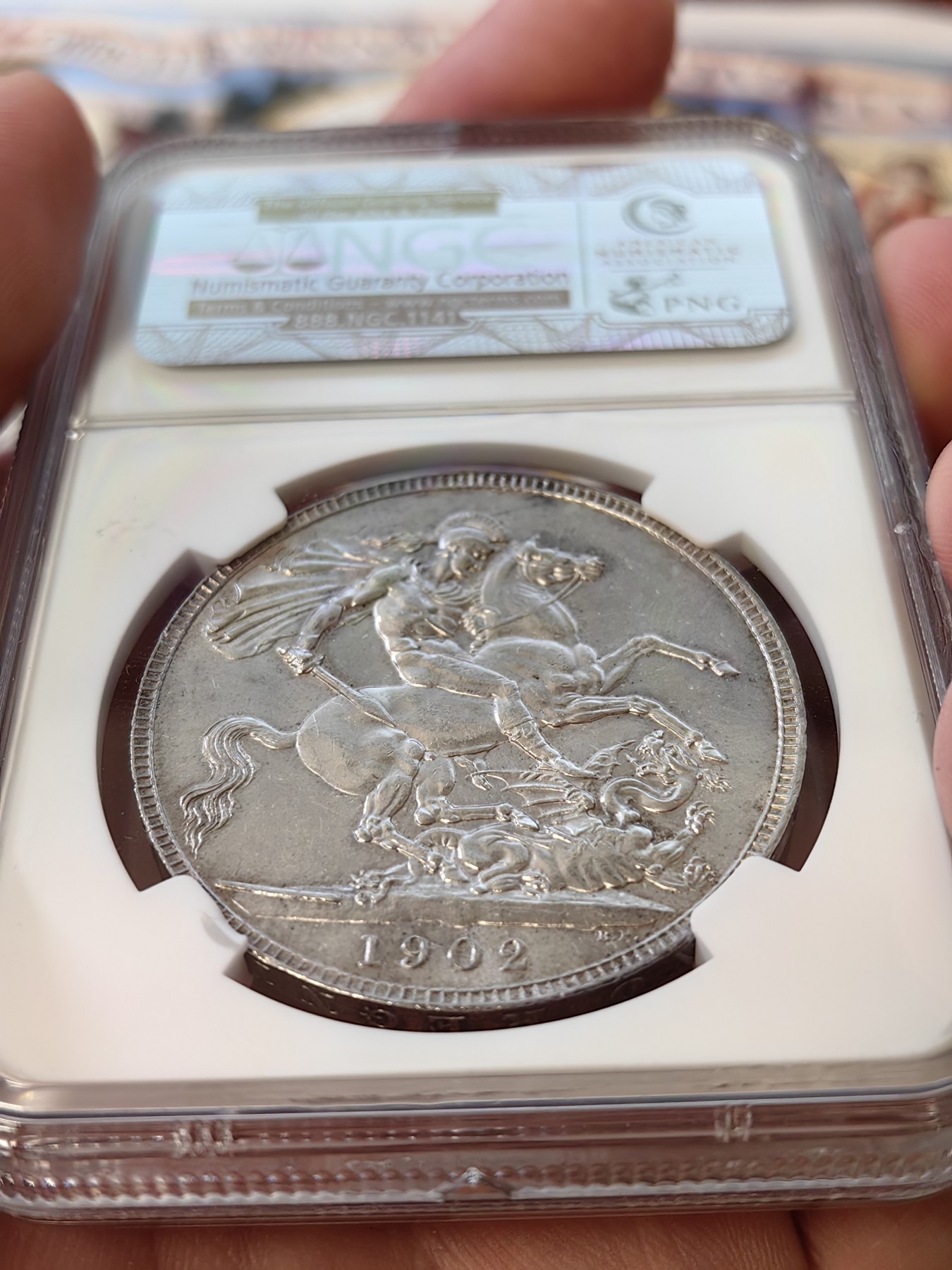 橡树集藏-006场 海纳百川 ngc-MS63 1902年爱七马剑，爱七马剑只在1902独年发行，铸造量不多，分普制和精制两种。市面上相同分数的好品相爱七普制比精制要难找一些，价格也高一些。