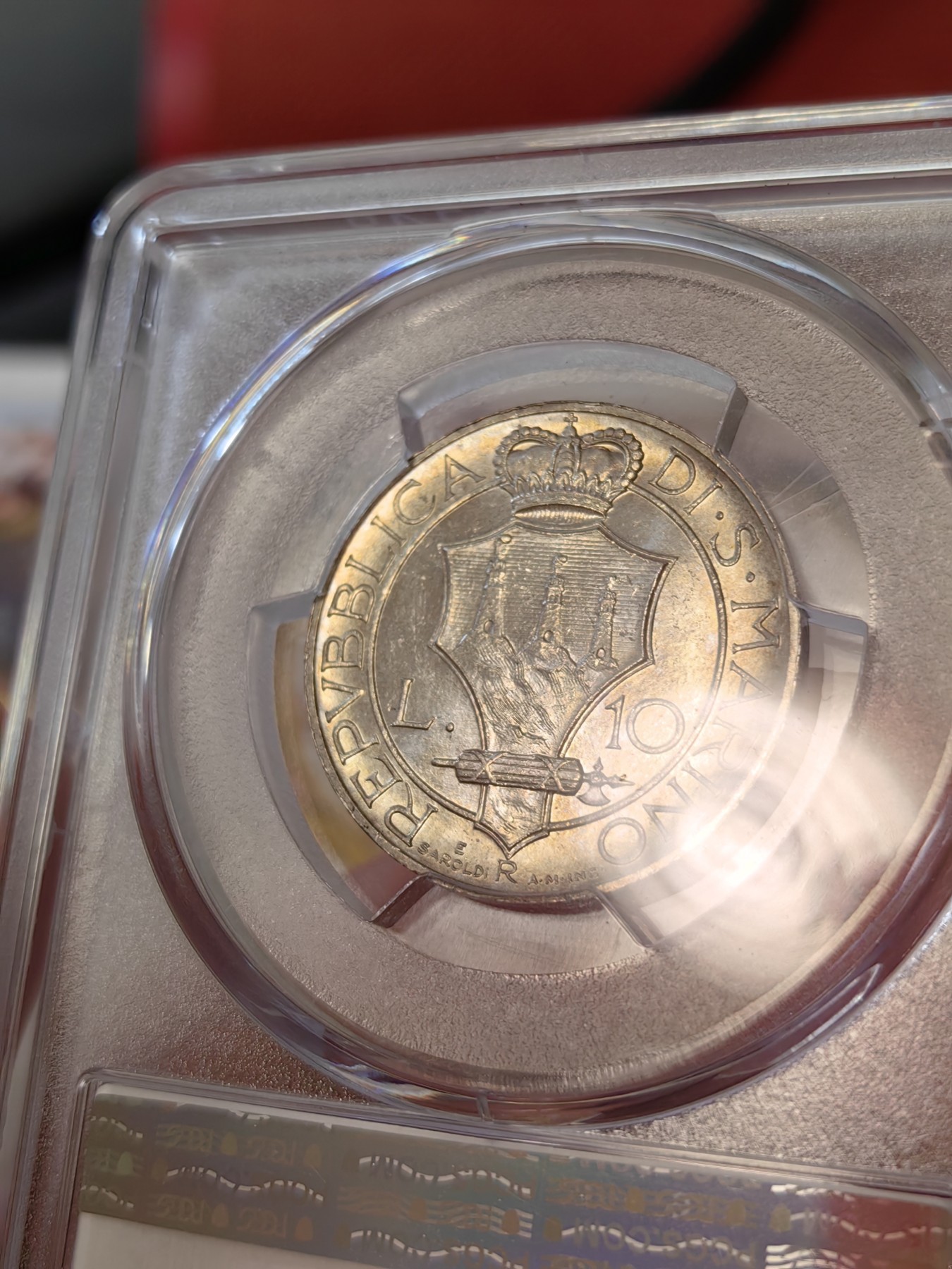 橡树集藏-006场 海纳百川 pcgs-ms64 1937年圣马力诺10里拉银币 持剑圣女手托皇冠，英姿飒爽，打制压印十足，黄油包浆转光美丽，赏心悦目。热门女神题材，不可多得。