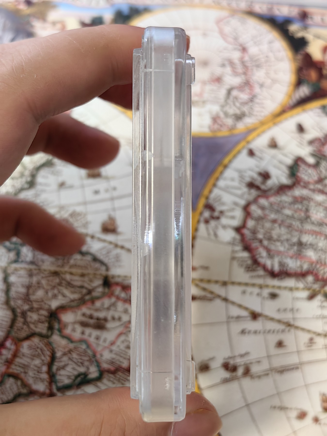 橡树集藏-006场 海纳百川 pcgs-SP64，1838年英国维多利亚女王加冕铜章，皇室官方章。顶级品相，铜色四溢，观感极佳，实物极美。伦敦造币厂，铸造量260枚，直径36mm。超高浮雕，细节令人惊叹，加厚盒。小维，yyds。一个高度充满活力的红棕色标本，表面有大量闪烁的光彩。皮斯特鲁奇操刀，他的代表作：圣乔治屠龙和滑铁卢战役纪念章。天才人物，少年有为。直到今天，女王伊丽莎白二世的主权金币上，还刻着由他设计的圣乔治屠龙形象～