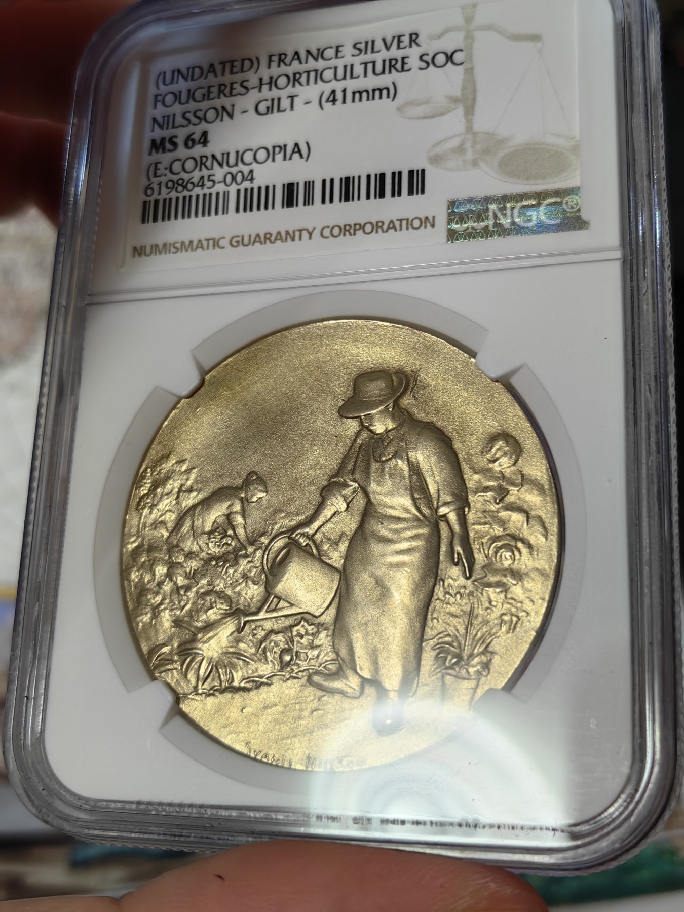 橡树集藏-006场 海纳百川 ngc-Ms64 1880年左右法国镀金银章 尼尔森园艺协会 大尺寸热门法章 正面是辛勤的园丁玫瑰花田 背面是五个小天使天女散花 可可爱爱 浮光掠影 金碧辉煌