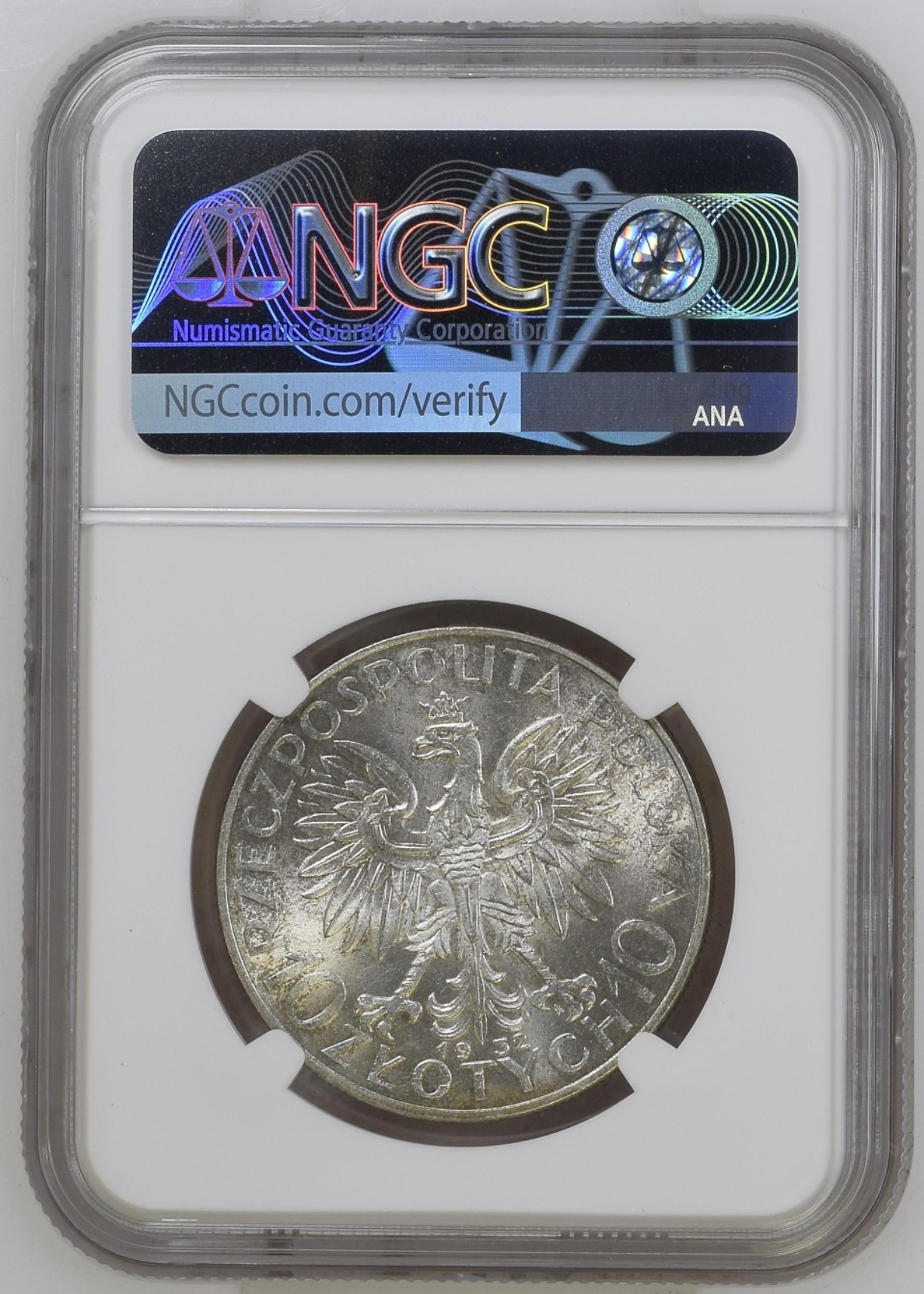 橡树集藏-006场 海纳百川 ngc-Ms64 1932年波兰10兹罗提大银币 雅德维加女皇  亚军分，上面只有一个65，究极难找的高分品种，可遇不可求。此枚的彩色包浆绝美，同分中的top～  64分极为难得，顶级状态，炫彩包浆，实物绝美。强车轮流银霜光，大美人一个，人称波兰尼姑头。雅德维加是波兰国王和立陶宛公爵夫人，出身于安茹-西西里王朝，圣雅德维加。25岁便英年早逝，最美的年华，Young Lady Queen～