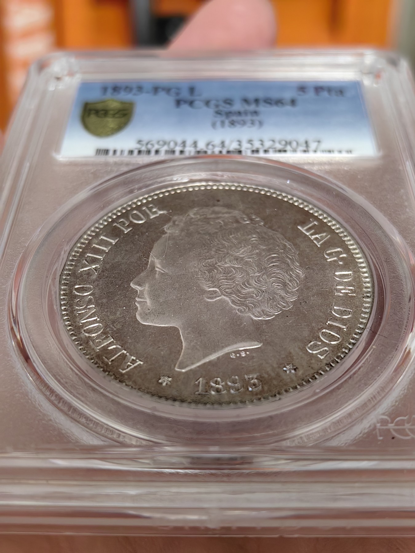 橡树集藏-006场 海纳百川 pcgs-Ms64 1893年西班牙5比塞塔大银币 阿方索十三世 爆炸头男童   数据库唯一冠军分，高分顶级品相，双面pl感十足，镜面感强烈。底板完美打制佳，双面深打，浮雕完美，头发丝丝入扣，实物绝美。车轮流银强霜光，西属大热门。可爱微笑男童，肥嘟嘟小脸。