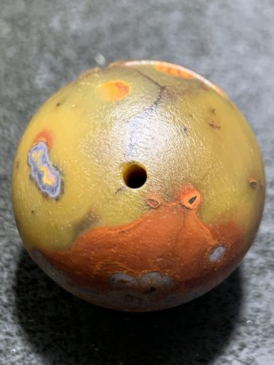 精美亚光战国红玛瑙手工雕刻仁字大圆珠一颗！ 精美亚光战国红玛瑙手工雕刻仁字大圆珠一颗！