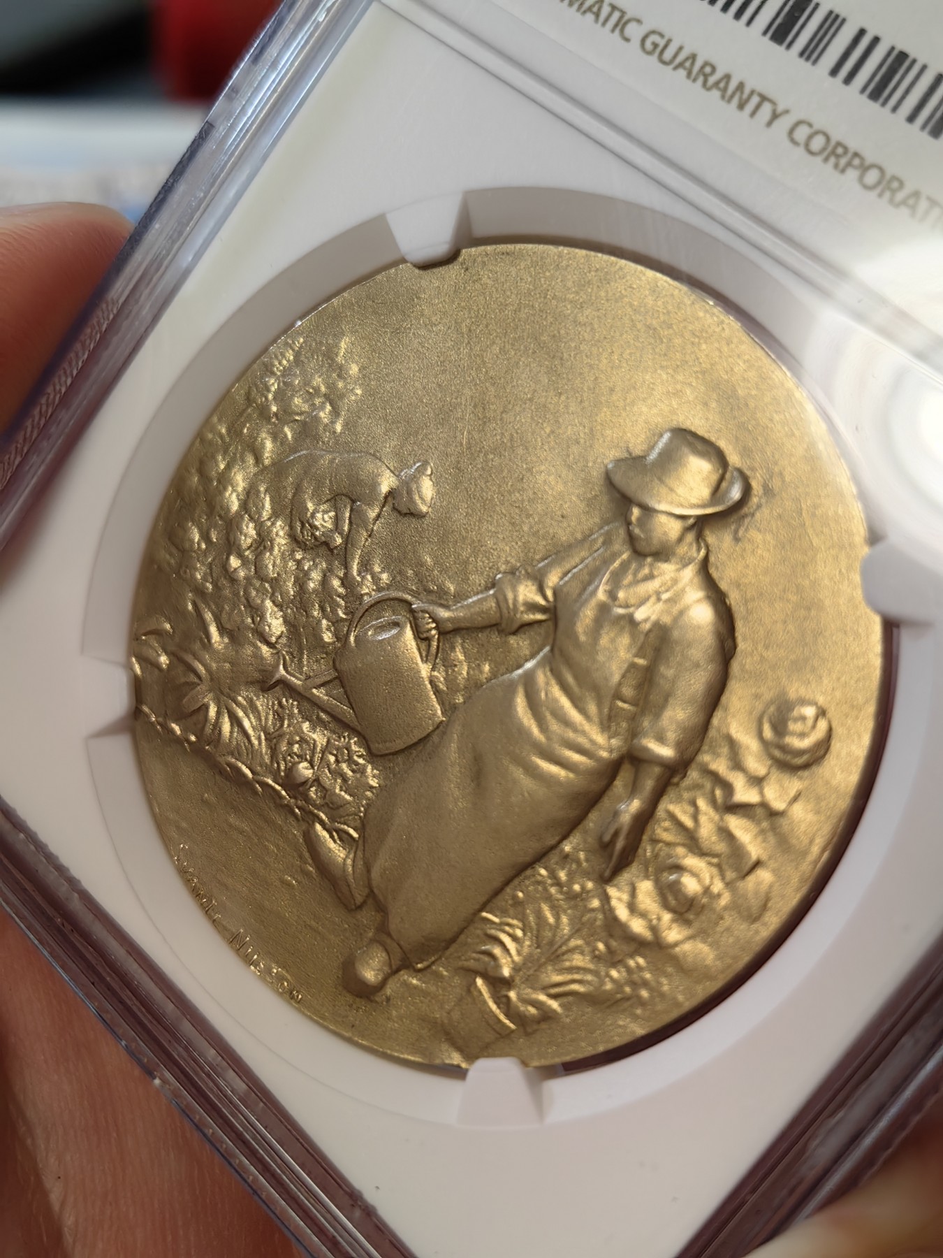 橡树集藏-006场 海纳百川 ngc-Ms64 1880年左右法国镀金银章 尼尔森园艺协会 大尺寸热门法章 正面是辛勤的园丁玫瑰花田 背面是五个小天使天女散花 可可爱爱 浮光掠影 金碧辉煌