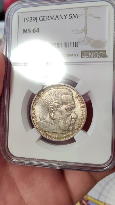 橡树集藏-006场 海纳百川 NGC-MS64 1939年 德意志第三帝国5马克 J厂 丝绸底板 超强转光 此分数为该厂别亚军分 分数状态一步到位 值得收藏