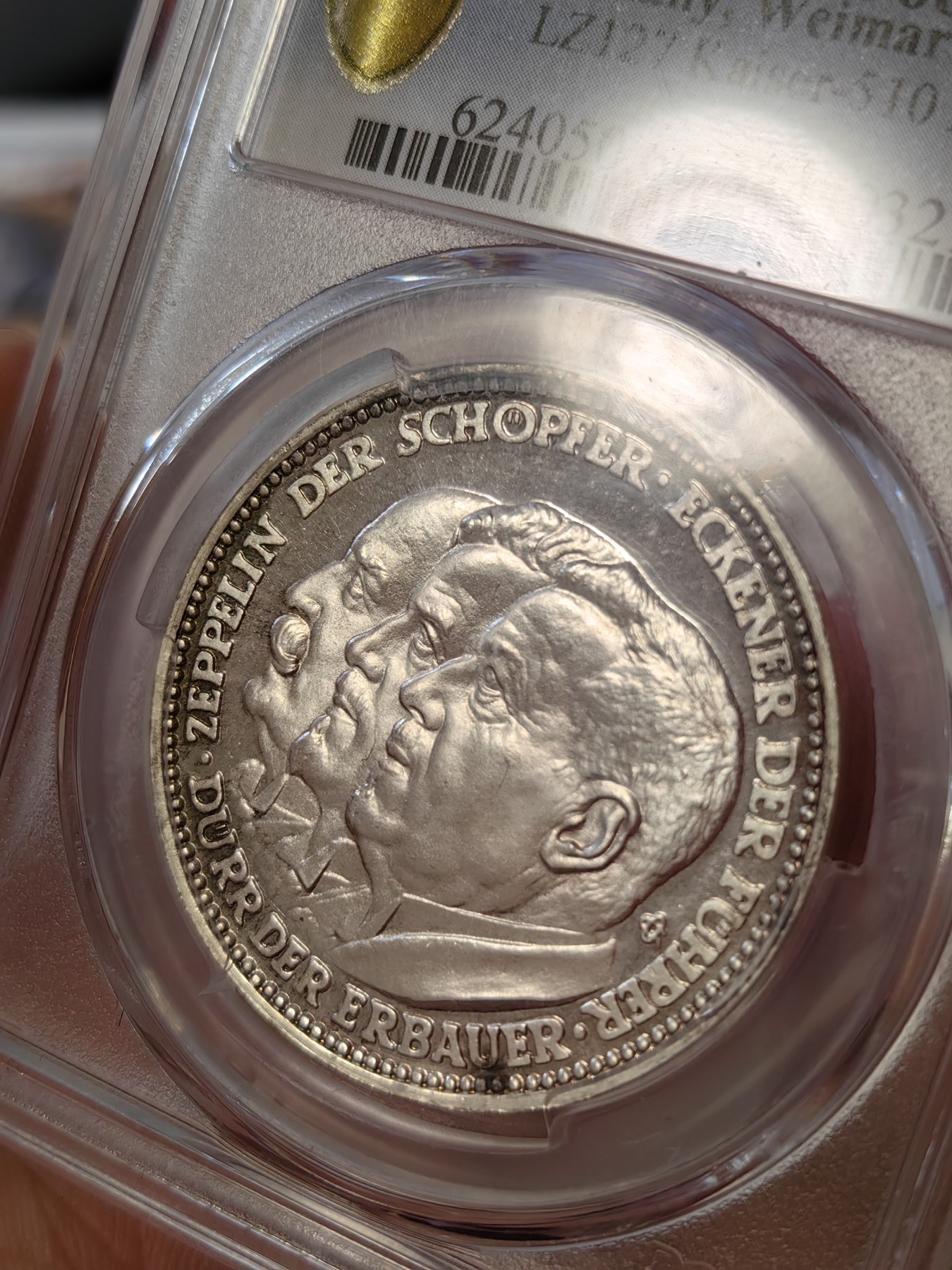 橡树集藏-006场 海纳百川 pcgs-sp66 1929年 (Kaiser-510),齐拍林飞艇环游世界，顶级高分，镜面底板，背面为标注“洛杉矶”“东京”等地名的高浮雕地球图案。