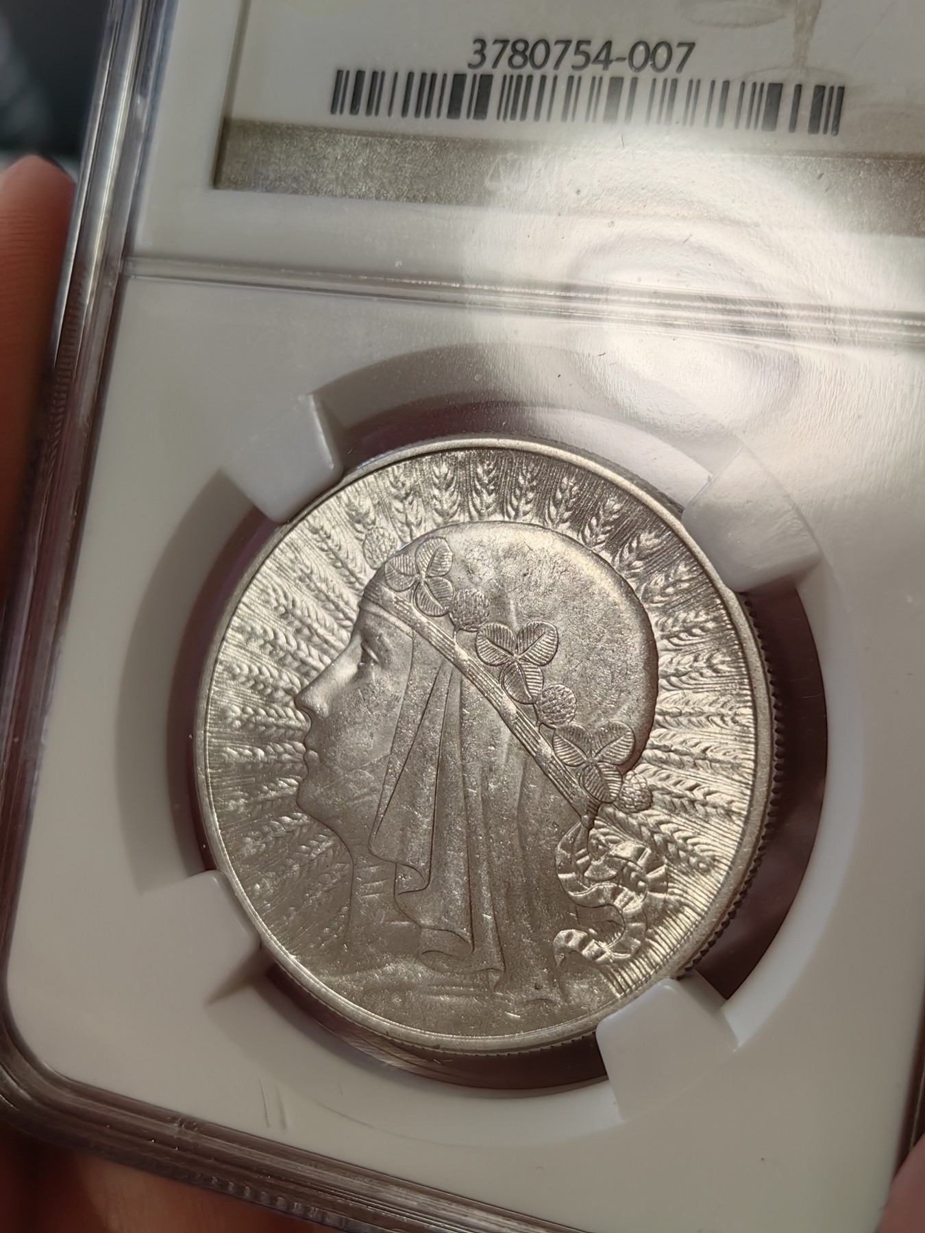 橡树集藏-006场 海纳百川 NGC-MS62 波兰 1932年 10兹罗提。正面是谷物环绕着的雅德维加女王，好品很难的品种，62性价比之选。