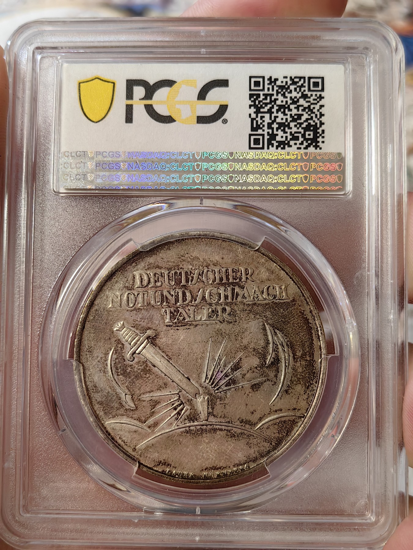 橡树集藏-006场 海纳百川 pcgs-ms64 1922-24年德国镀银纪念章黑色耻辱泰勒 守望莱茵  正面是一战战败的德国日耳曼妮娅被占领军羞辱 背面是折断的德国军刀 故事跃然纸上 刻画相当形象 德国国耻 欧陆老包浆 实物非常好看