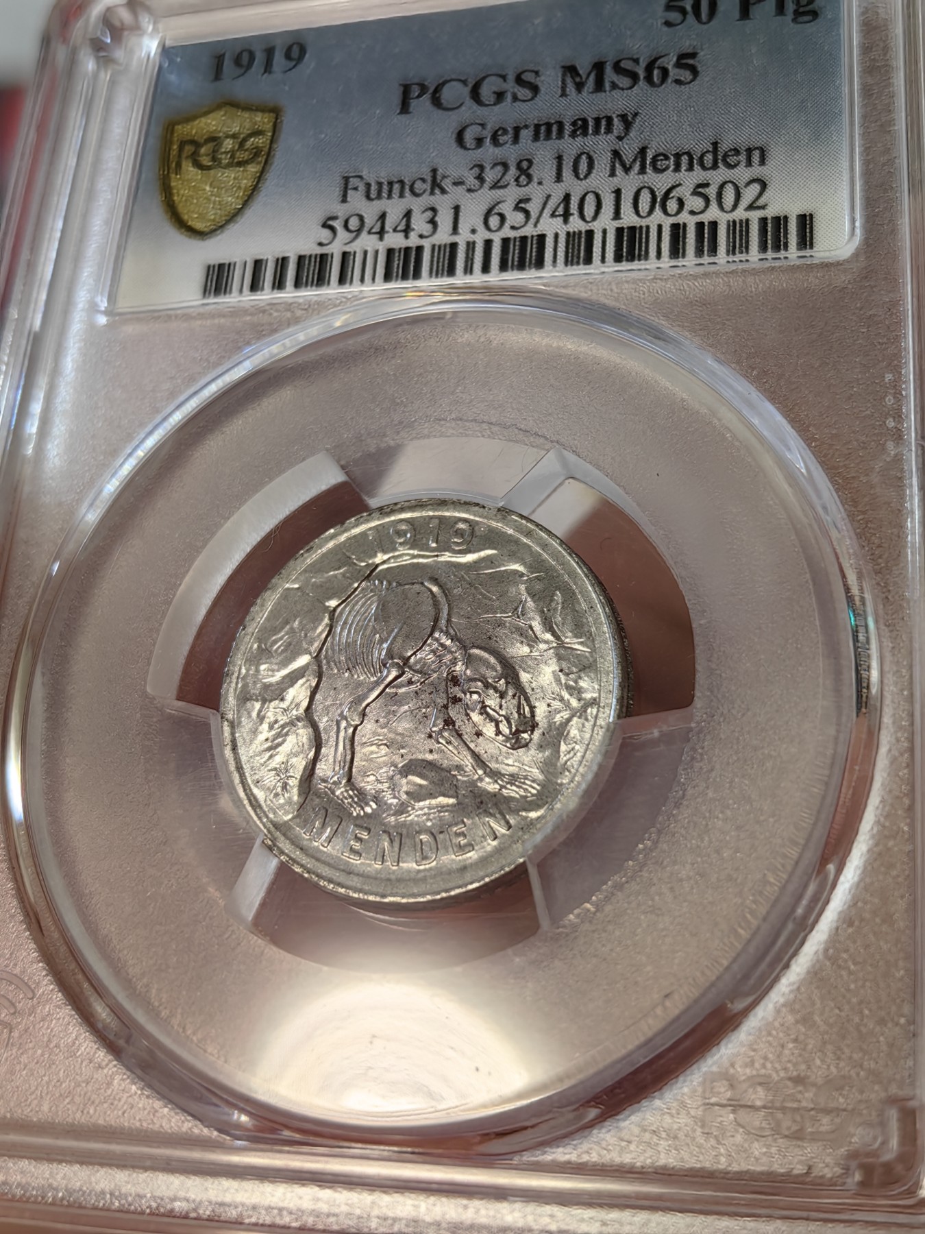 橡树集藏-006场 海纳百川 pcgs-Ms65，德国紧急状态时期50芬尼铁币，数据库唯一记录，冠军分顶级品。大名誉品种。双面1919，极为罕见的铁质洞熊，打制深骏，状态极佳。背面pl感强烈，小镜子。铁币能有此工艺极为难得。 双面1919是洞熊这个品种的大珍，发行量只有150枚左右。此枚市面仅见，可遇不可求～