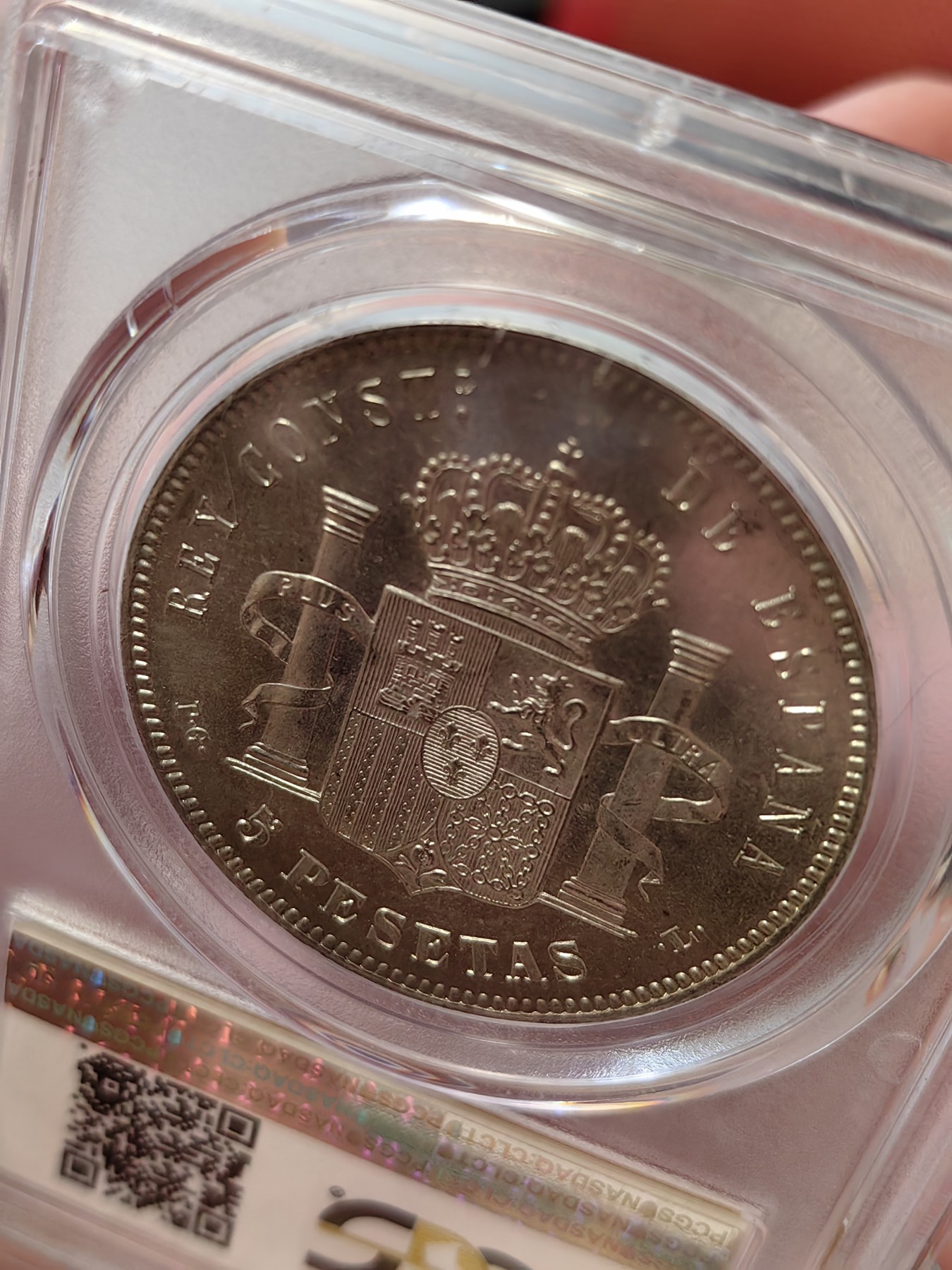 橡树集藏-006场 海纳百川 pcgs-Ms64 1893年西班牙5比塞塔大银币 阿方索十三世 爆炸头男童   数据库唯一冠军分，高分顶级品相，双面pl感十足，镜面感强烈。底板完美打制佳，双面深打，浮雕完美，头发丝丝入扣，实物绝美。车轮流银强霜光，西属大热门。可爱微笑男童，肥嘟嘟小脸。