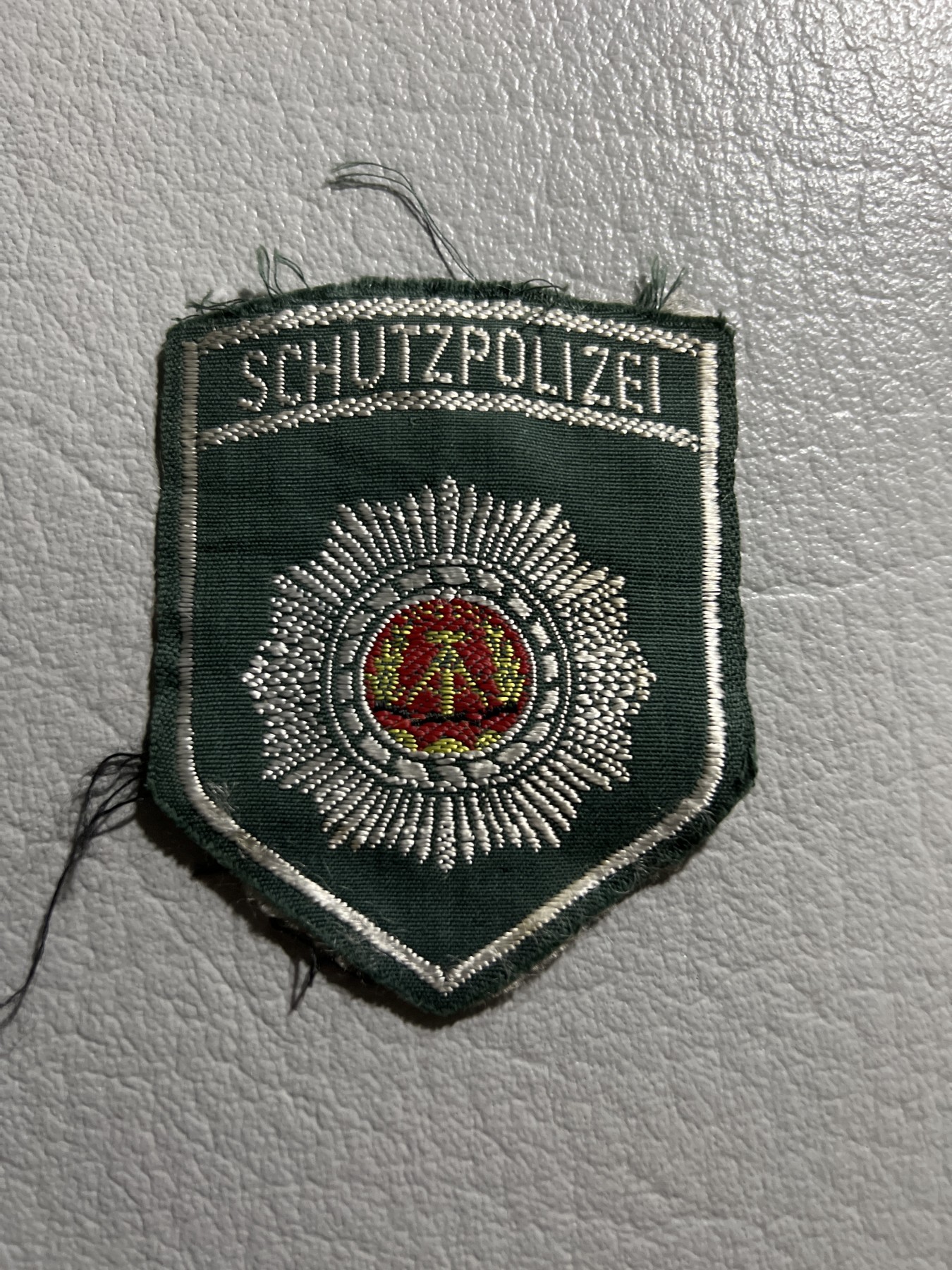 第一次麦稀奇拍卖 东德臂章