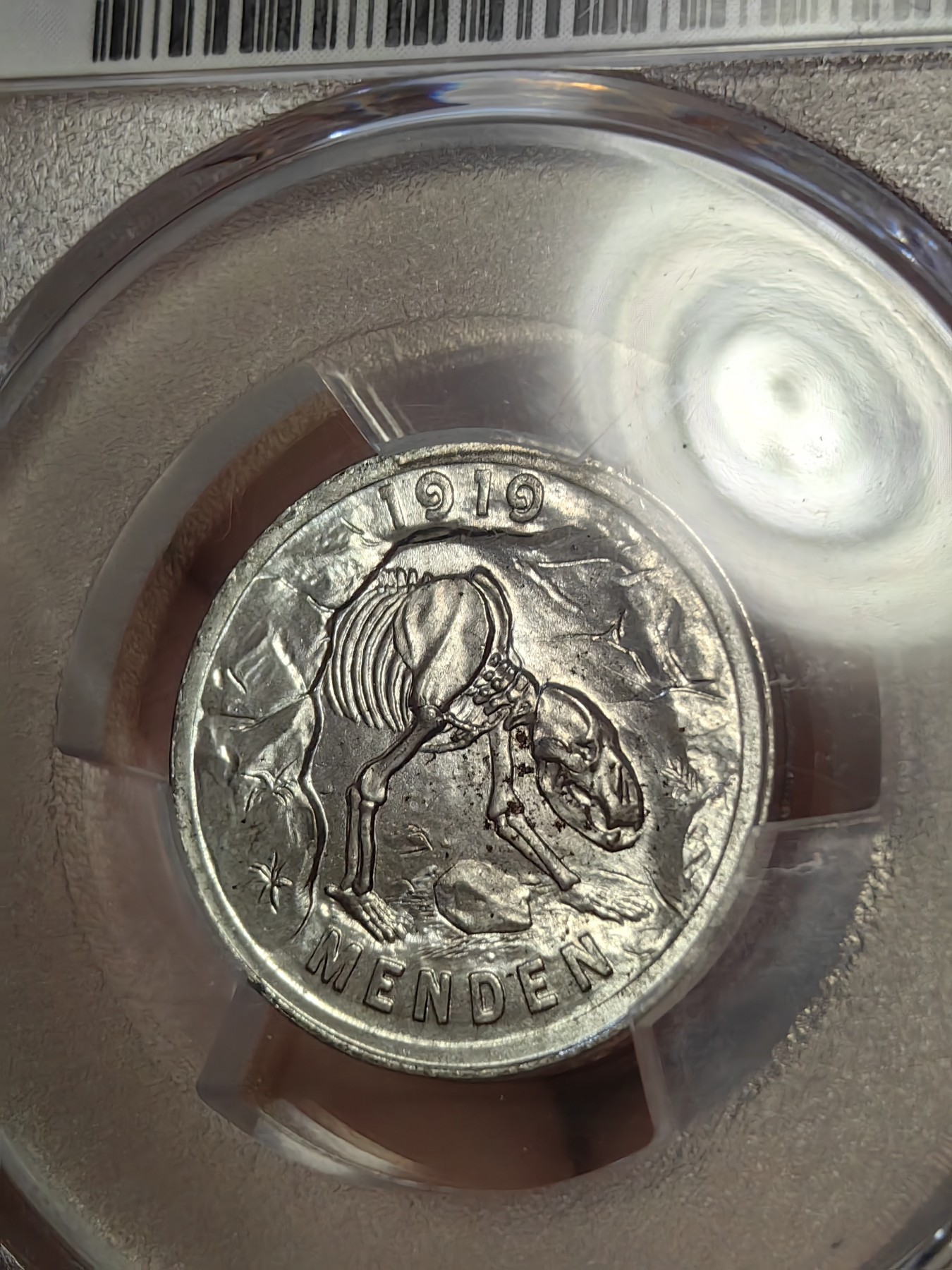 橡树集藏-006场 海纳百川 pcgs-Ms65，德国紧急状态时期50芬尼铁币，数据库唯一记录，冠军分顶级品。大名誉品种。双面1919，极为罕见的铁质洞熊，打制深骏，状态极佳。背面pl感强烈，小镜子。铁币能有此工艺极为难得。 双面1919是洞熊这个品种的大珍，发行量只有150枚左右。此枚市面仅见，可遇不可求～