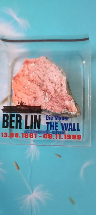 第一次麦稀奇拍卖 - 柏林墙石块