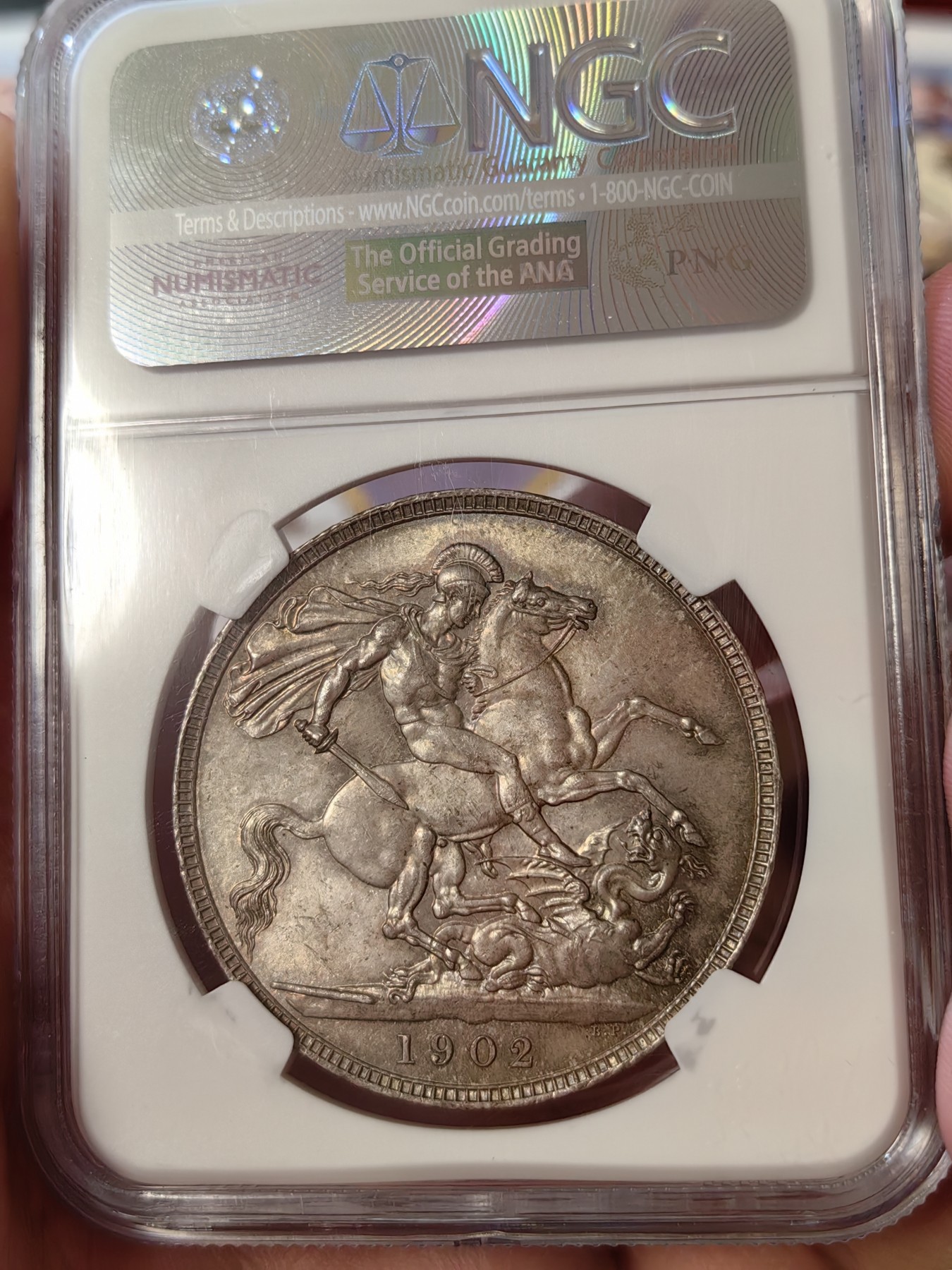 橡树集藏-006场 海纳百川 ngc-Ms64 1902年英国爱七马剑克朗银币 高分好品 双面古朴老包浆 带彩 细节好打制佳 普制高分比精制难得 老盒品质保证 英系主币大银