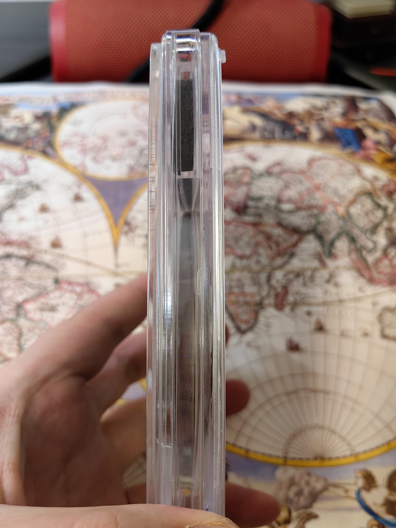 橡树集藏-006场 海纳百川 pcgs-sp67！ 1884年英国伦敦金融城系列 大不列颠市政厅铜牌新议会厅开幕，伦敦造币厂。作者：JS & AB Wyon。直径：77毫米。正面：伦迪尼亚，商业和治安法官出席，向她的议会发表讲话；背面：市政厅内景。这种高度复杂的反向设计显示出令人难以置信的雄伟，是任何大教堂和建筑相关奖牌的高级收藏者的必备品。丰富的红棕色表面，具有巨大的光泽度，令人叹为观止。附带原盒，插销损坏。