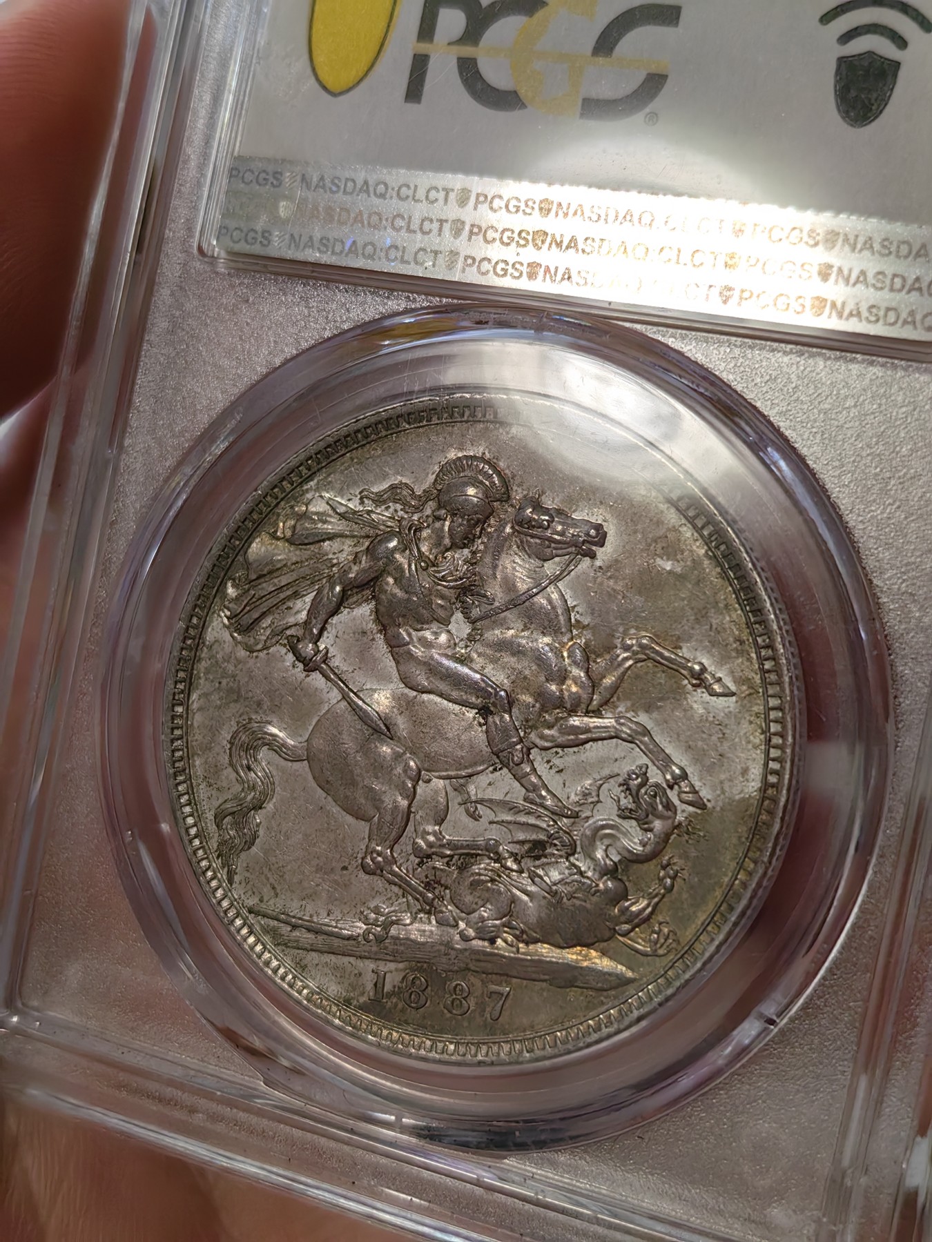橡树集藏-006场 海纳百川 pcgs ms63 1887年英国1克朗 维多利亚马剑克朗 大热品种无需多言 此枚双面老包浆 经典锦盒彩 实物状态一流