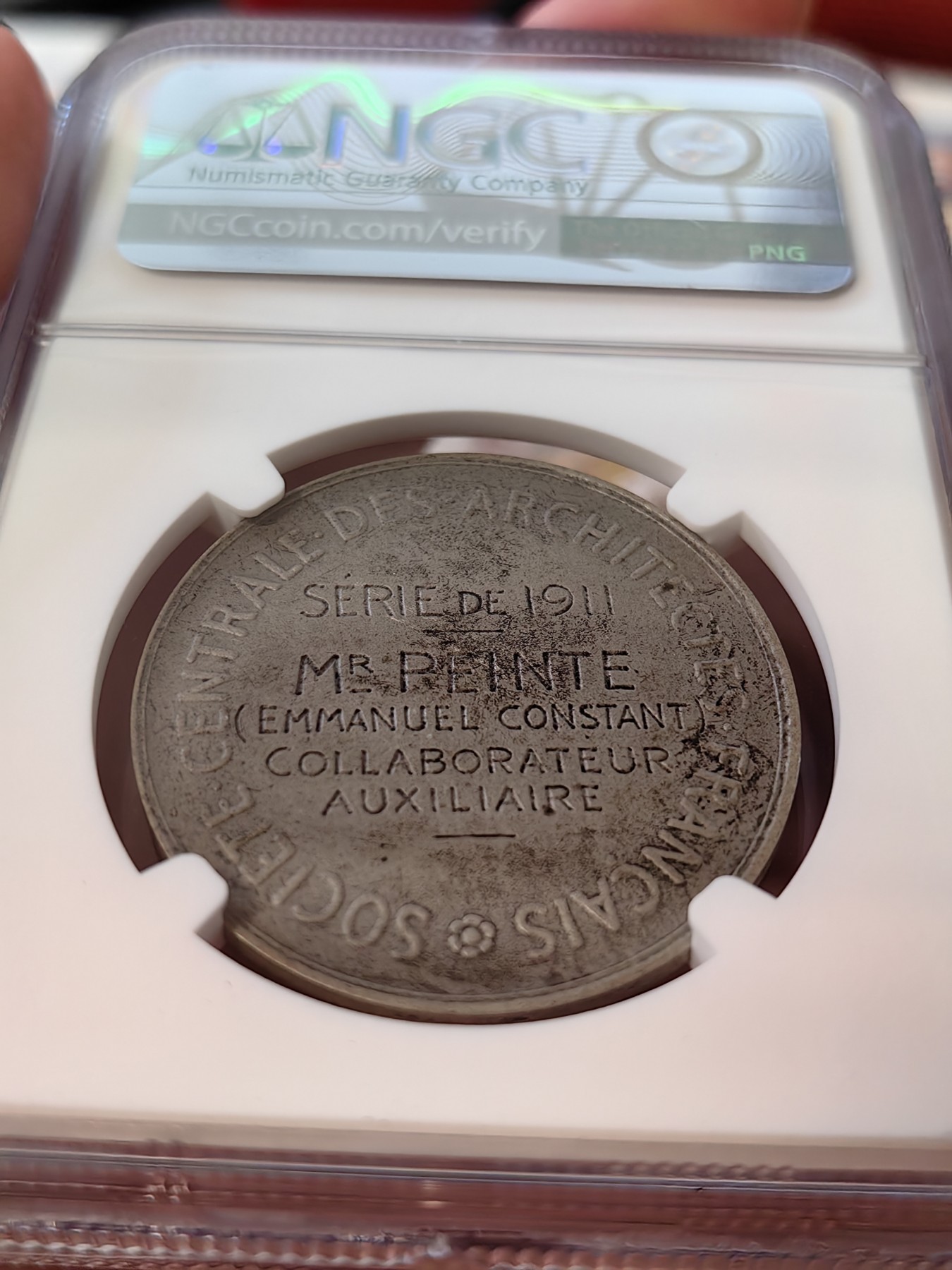 橡树集藏-006场 海纳百川 ngc-Ms63 1911年法国银章 建筑设计师协会 乌迪内作品 冠军分 智慧女神头顶修道院 上面还有十字架 细节爆表 高浮雕实物极美 丰饶角银标 灰彩包浆好状态 明显低评