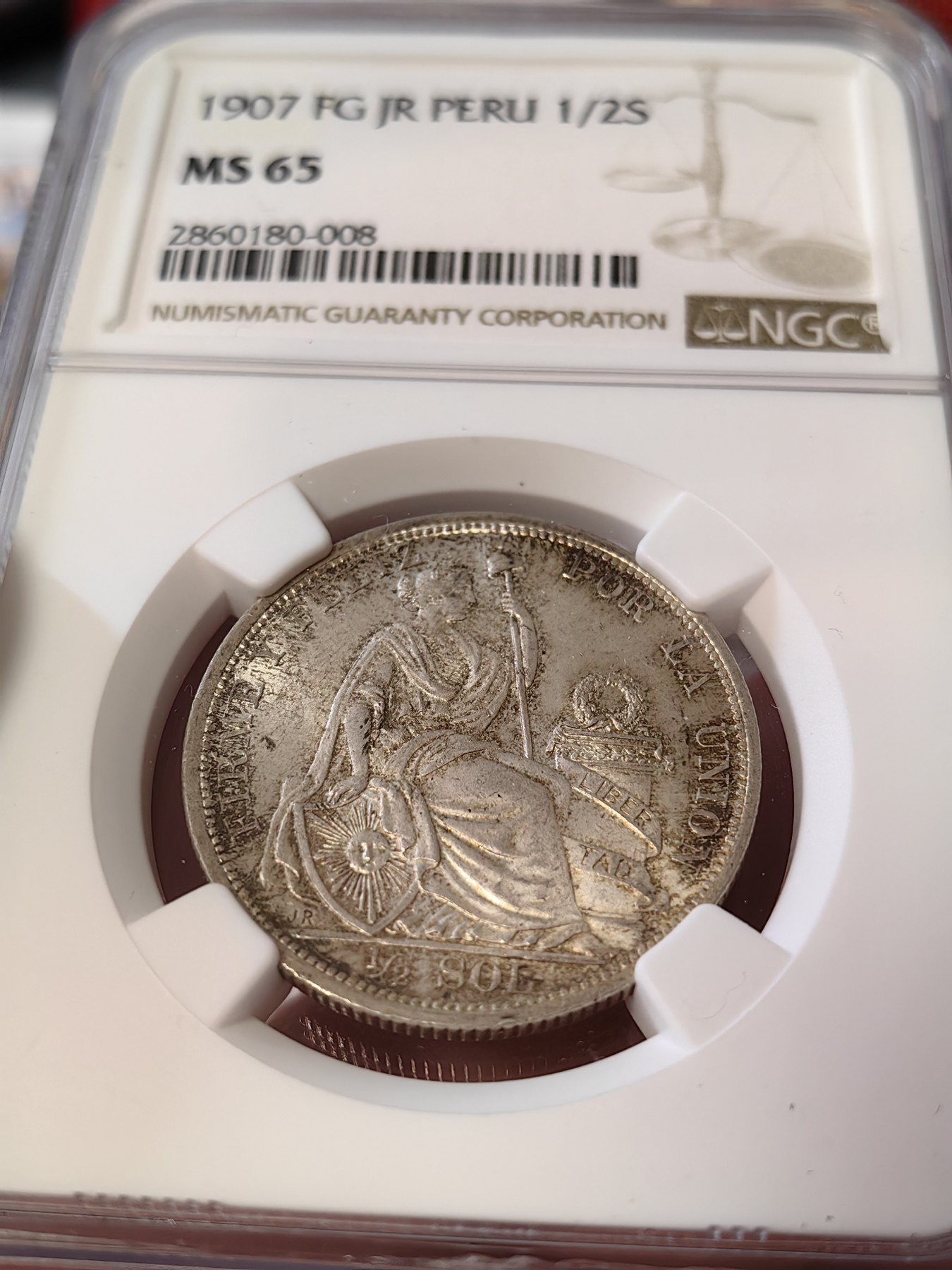 橡树集藏-006场 海纳百川 ngc-Ms65 1907年秘鲁半索尔银币 车轮霜光双面彩浆 实物观感极佳 FG-JR版首年发行 sbp落槌价240刀 南美大热门 盒子左下角磕伤
