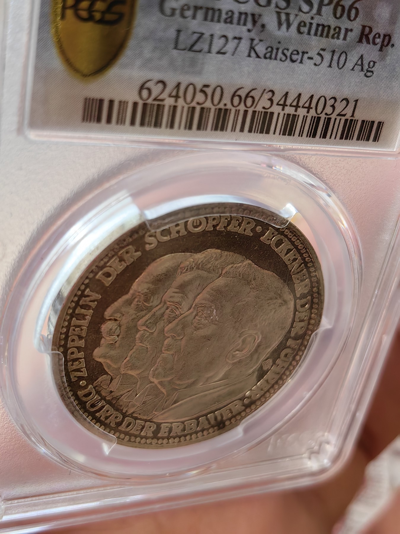 橡树集藏-006场 海纳百川 pcgs-sp66 1929年 (Kaiser-510),齐拍林飞艇环游世界，顶级高分，镜面底板，背面为标注“洛杉矶”“东京”等地名的高浮雕地球图案。