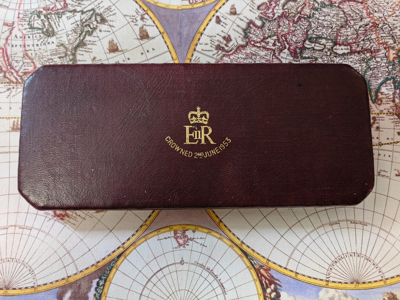 橡树集藏-006场 海纳百川 1953年英国伊丽莎白女王加冕精制套币  整体状态不错 便士已评级