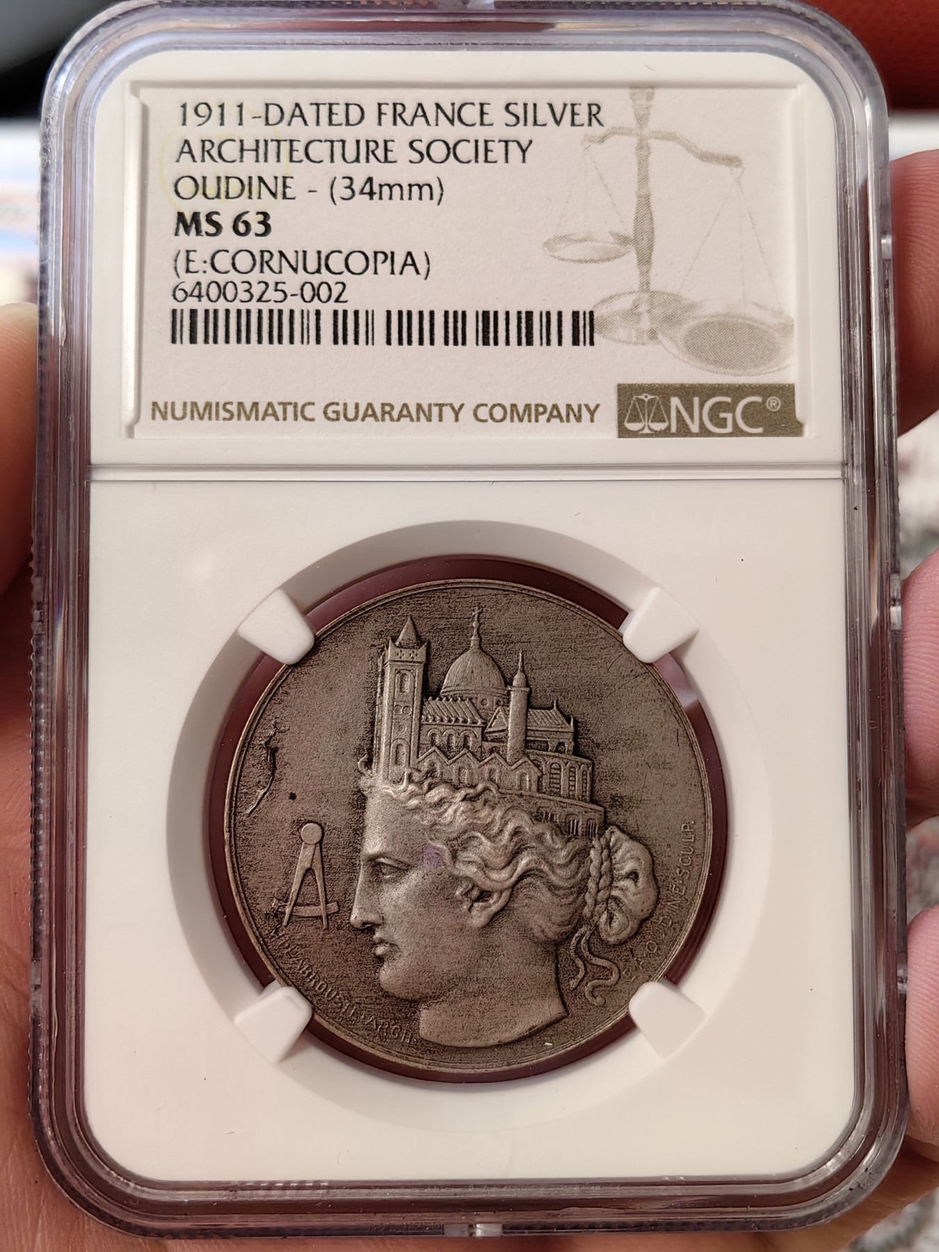 橡树集藏-006场 海纳百川 ngc-Ms63 1911年法国银章 建筑设计师协会 乌迪内作品 冠军分 智慧女神头顶修道院 上面还有十字架 细节爆表 高浮雕实物极美 丰饶角银标 灰彩包浆好状态 明显低评