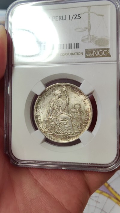 橡树集藏-006场 海纳百川 ngc-Ms65 1907年秘鲁半索尔银币 车轮霜光双面彩浆 实物观感极佳 FG-JR版首年发行 sbp落槌价240刀 南美大热门 盒子左下角磕伤
