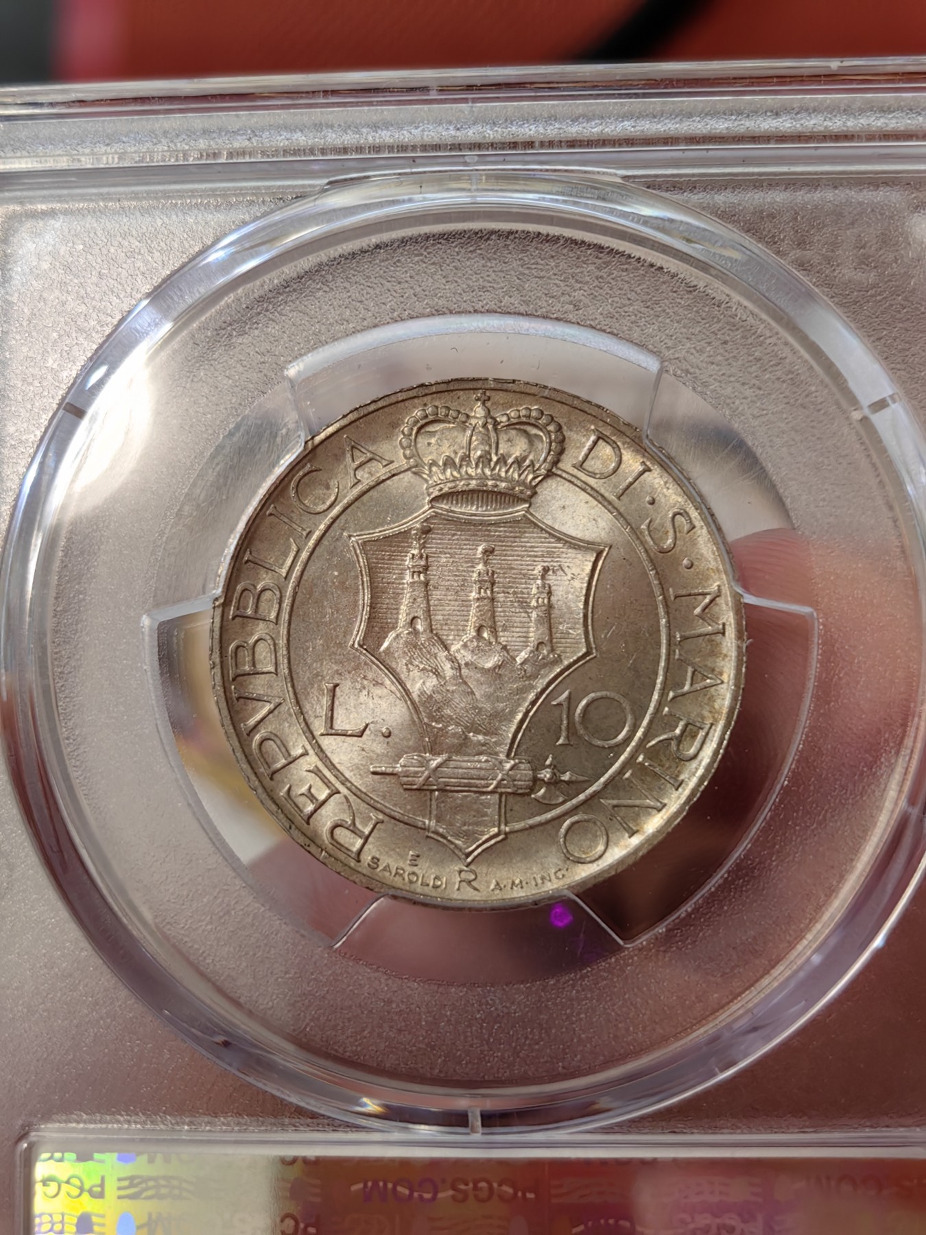 橡树集藏-006场 海纳百川 pcgs-ms64 1937年圣马力诺10里拉银币 持剑圣女手托皇冠，英姿飒爽，打制压印十足，黄油包浆转光美丽，赏心悦目。热门女神题材，不可多得。