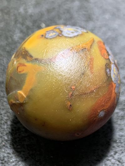 精美亚光战国红玛瑙手工雕刻仁字大圆珠一颗！ 精美亚光战国红玛瑙手工雕刻仁字大圆珠一颗！