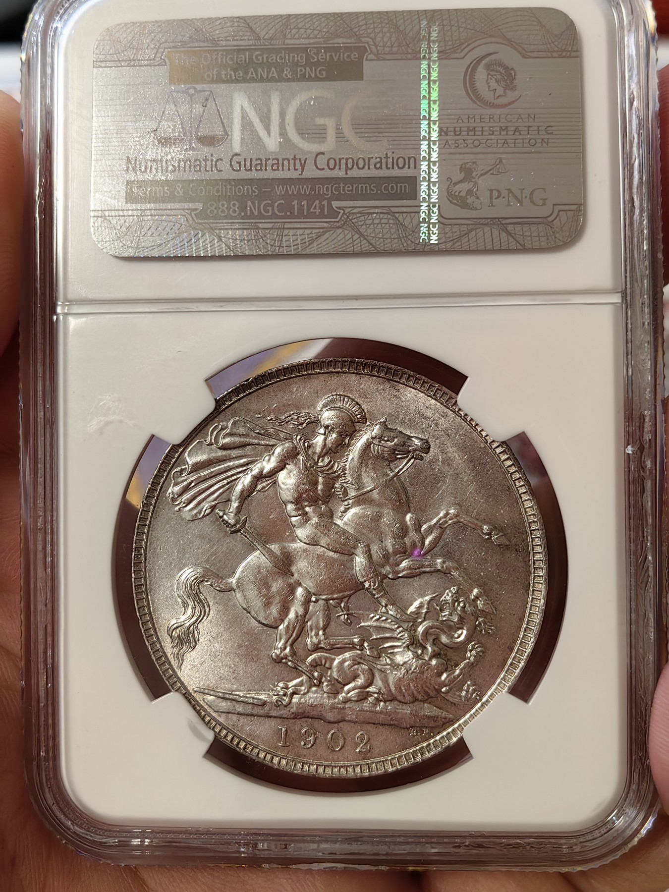 橡树集藏-006场 海纳百川 ngc-MS63 1902年爱七马剑，爱七马剑只在1902独年发行，铸造量不多，分普制和精制两种。市面上相同分数的好品相爱七普制比精制要难找一些，价格也高一些。