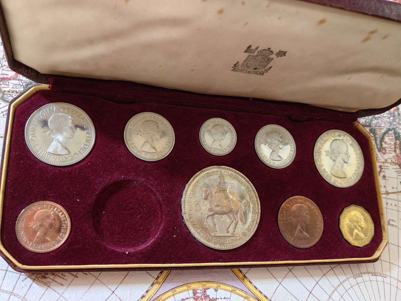 橡树集藏-006场 海纳百川 1953年英国伊丽莎白女王加冕精制套币  整体状态不错 便士已评级