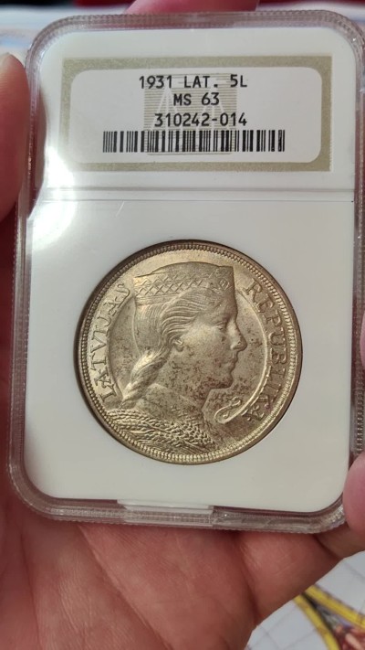 橡树集藏-006场 海纳百川 ngc-ms63 1931年拉脱维亚5里拉大银 谷物女神 黄油老包浆 滴水未下 ngc早期老盒严评 质量保证 实物状态极佳 热门品种 自藏品质 盒子右下角磕碰
