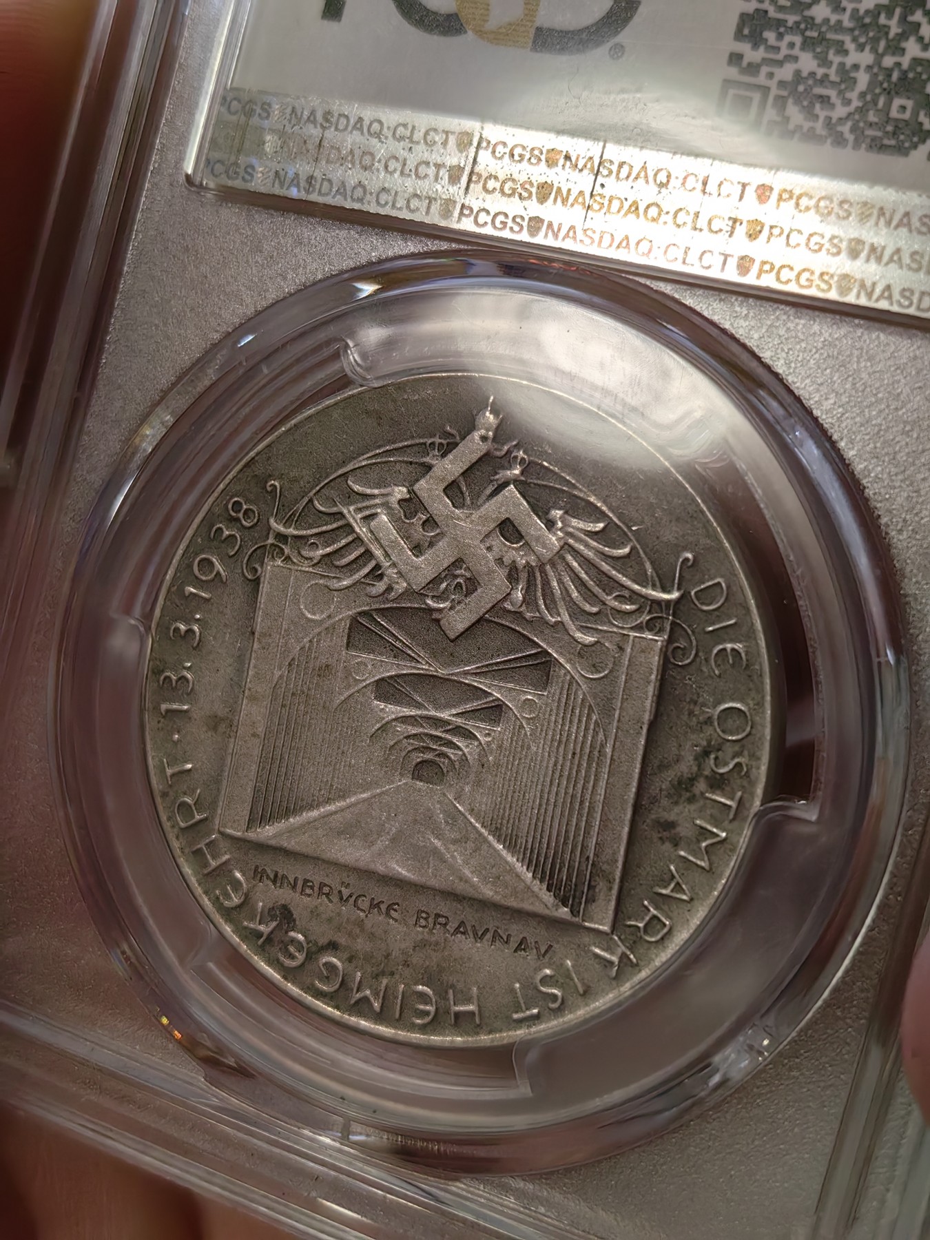 橡树集藏-006场 海纳百川 pcgs-sp62 1938年德国入侵吞并奥地利纪念银章！ 元首名誉品种！数量极少！ 德军在元首的命令下，通过元首家乡的大桥，占领奥地利。非常有象征意义的军事行动。德奥合并，德意志重归一统，第三帝国自此诞生。