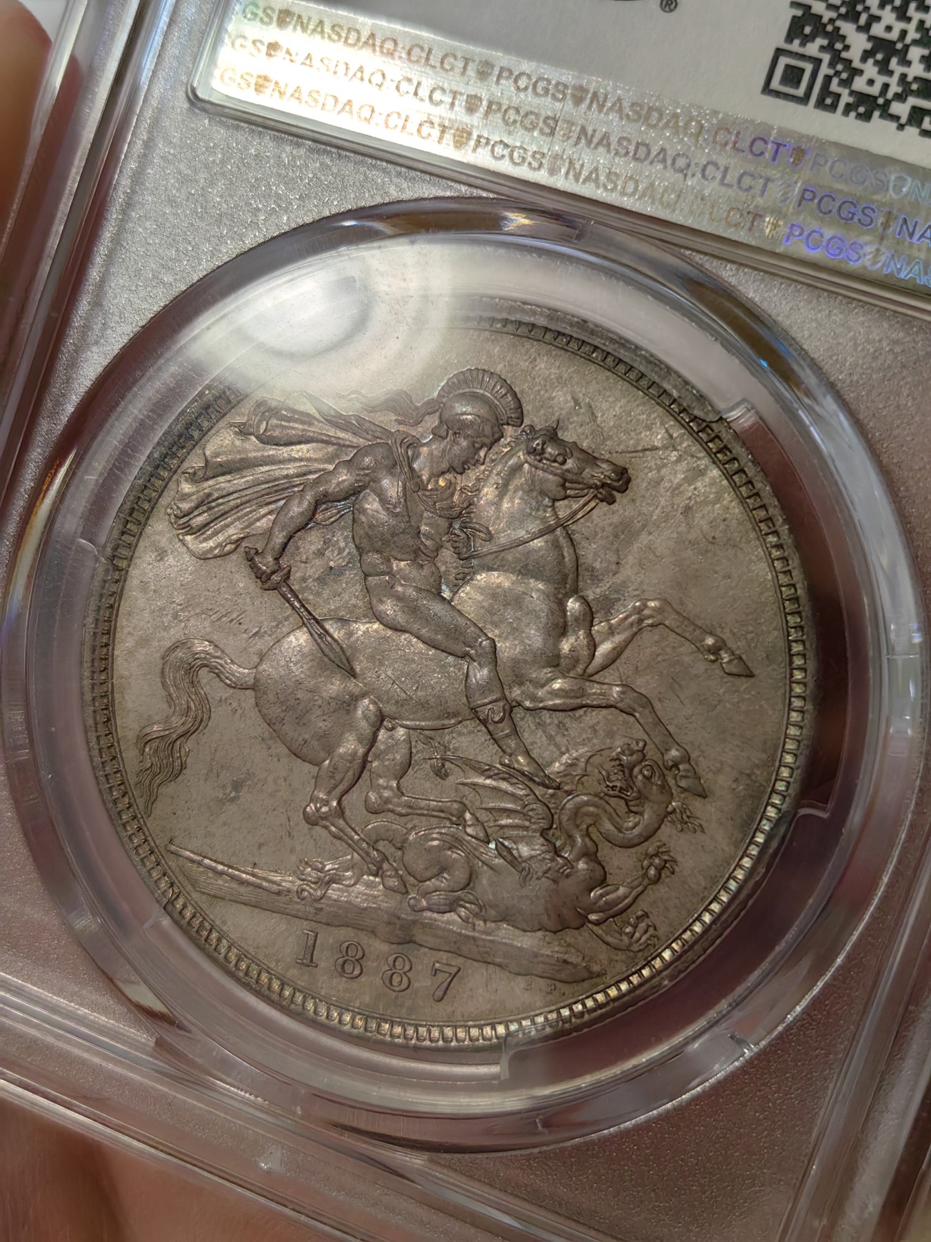 橡树集藏-006场 海纳百川 pcgs-ms64 1887年英国维多利亚高冠克朗马剑 经典品种 双面老包浆 彩虹点缀 实物状态一流