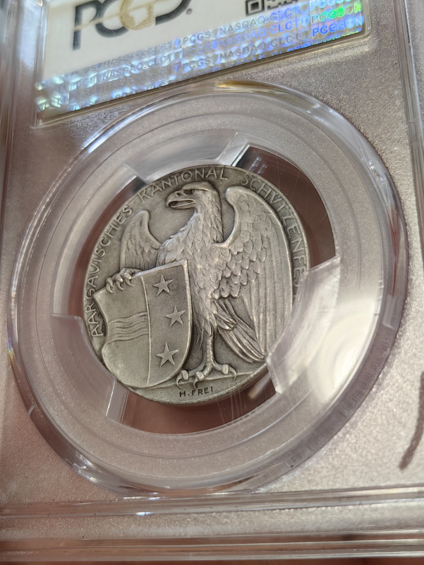 橡树集藏-006场 海纳百川 PCGS-sp64 1908年瑞士阿尔高州阿劳射击节 正面：风格化的鹰面向左，右爪握着阿尔高之盾；背面：威廉泰尔的小儿子，面向左侧，高举着被箭刺穿的苹果。新兴现代主义风格的迷人奖章。在里克特书中被列为“稀有”。铸造量仅293枚。