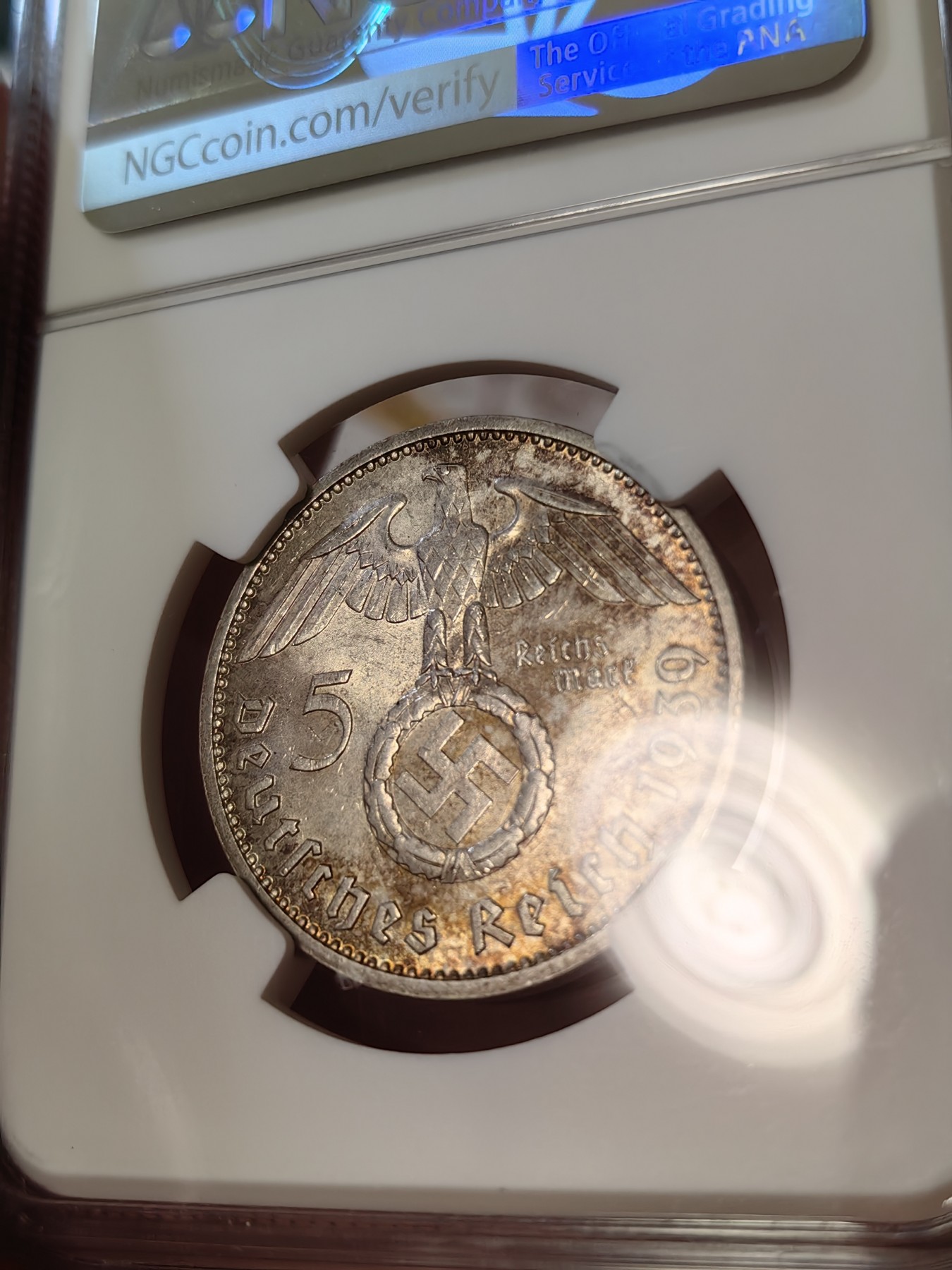 橡树集藏-006场 海纳百川 NGC-MS64 1939年 德意志第三帝国5马克 J厂 丝绸底板 超强转光 此分数为该厂别亚军分 分数状态一步到位 值得收藏