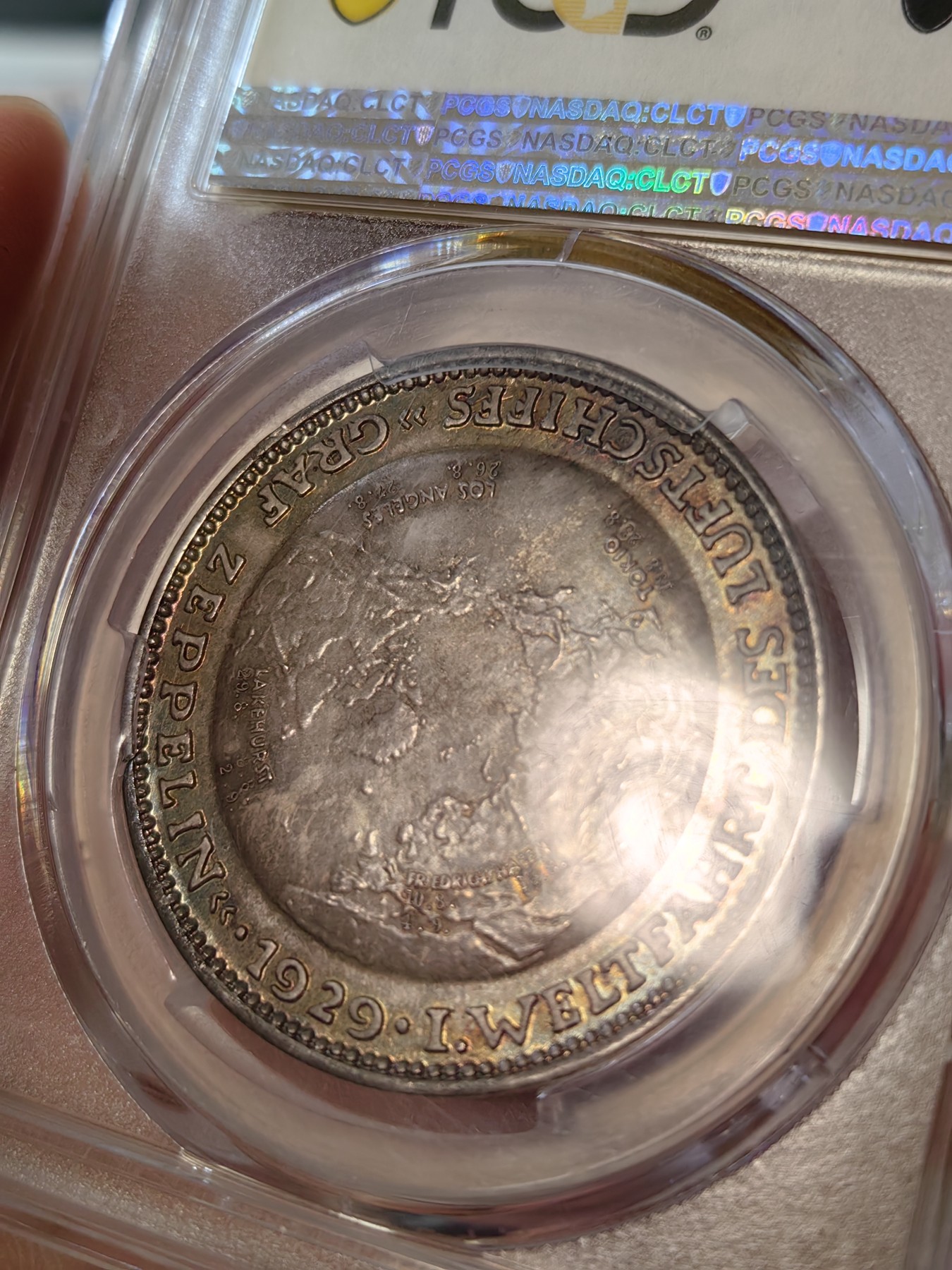 橡树集藏-006场 海纳百川 pcgs-sp66 (Kaiser-511、加字版),魏玛共和国1929，齐拍林飞艇环游世界纪念银章，顶级高分，五彩镜面，背面为标注“洛杉矶”“东京”等地名的高浮雕地球图案。