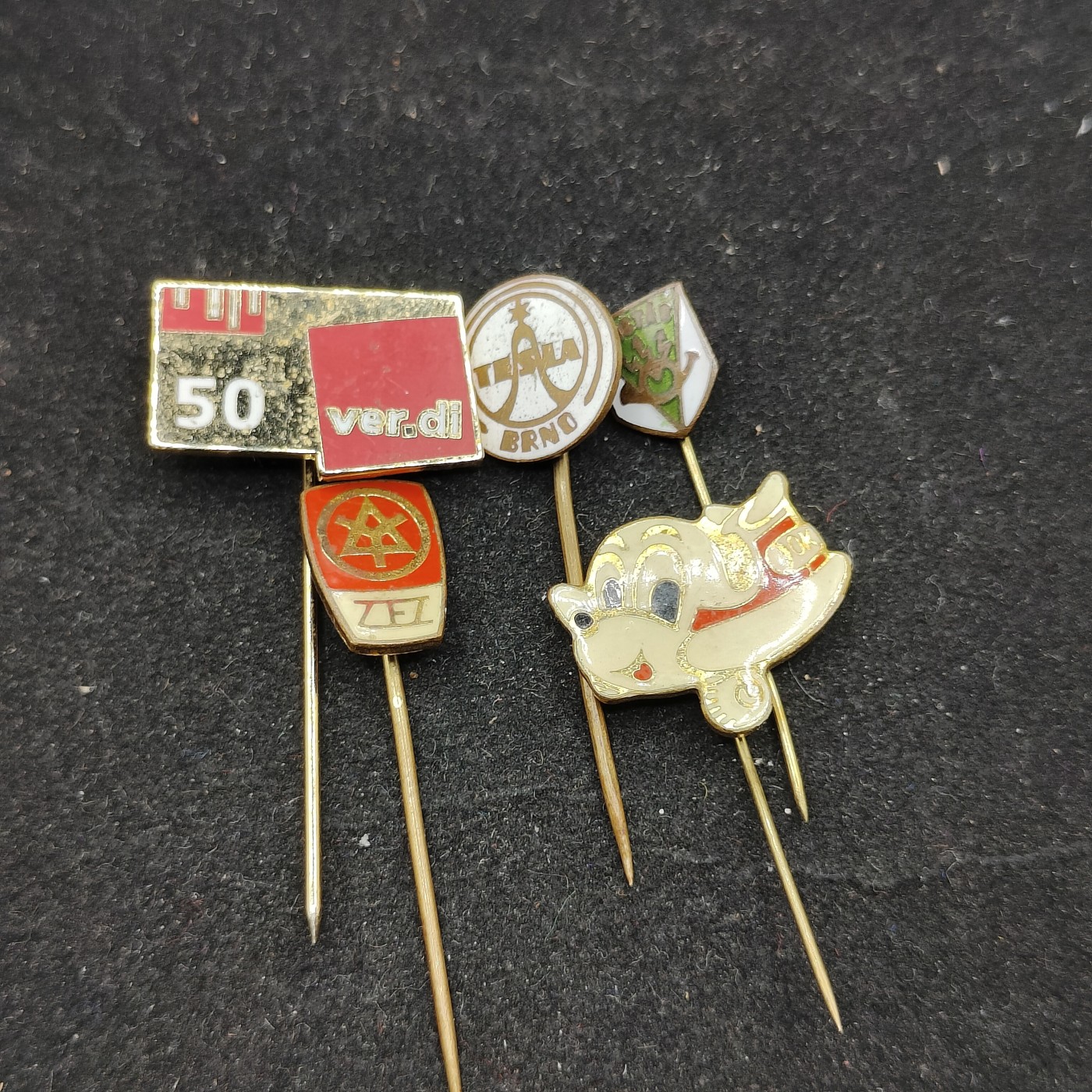 全场0元起拍 第72期 咸鱼国勋章拍卖专场 7月12日（周三）下午6：00开始 社会主义徽章五个