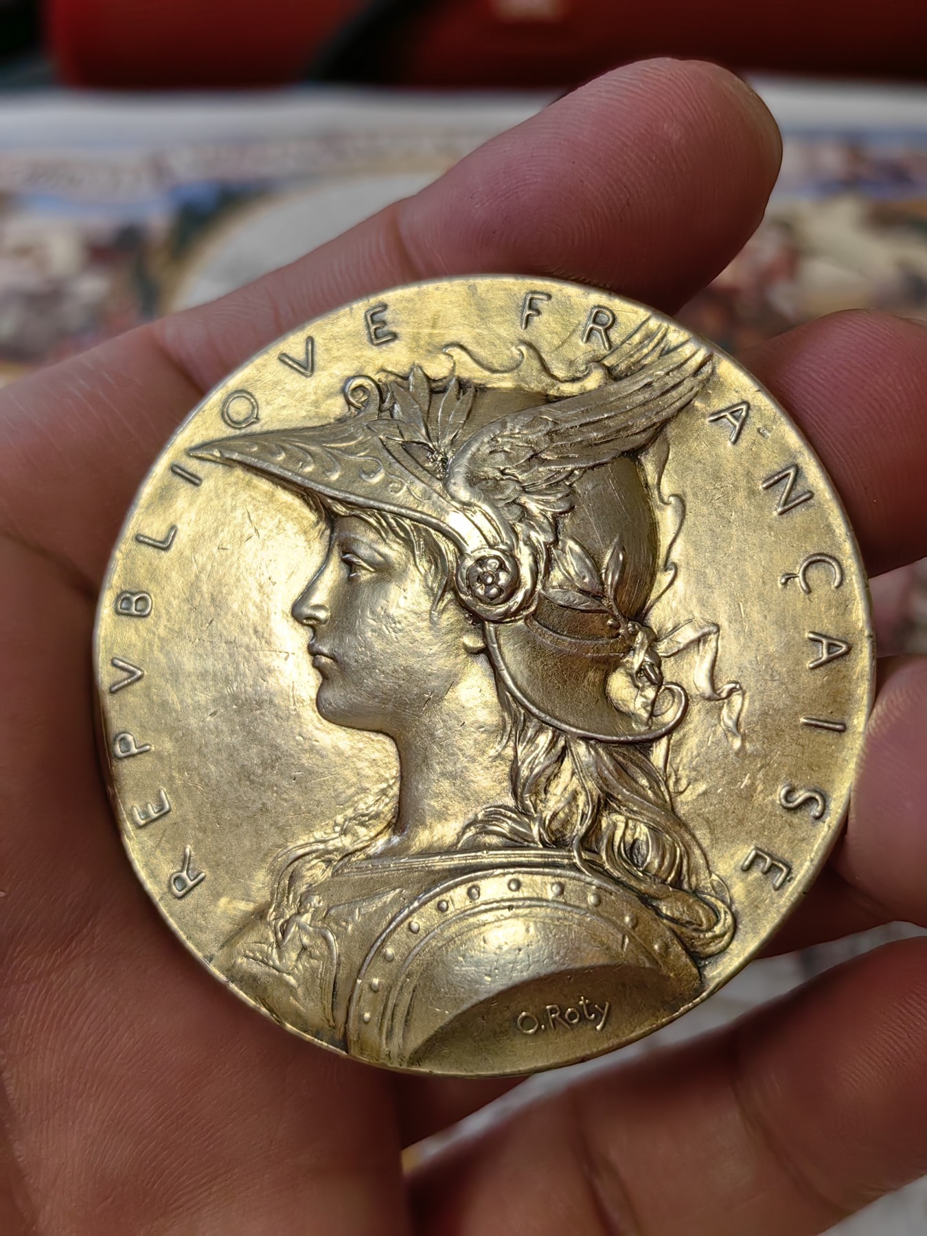 橡树集藏-006场 海纳百川 法国玛丽安娜戎装大版银镀金章  直径：51mm  重量： 边铭：65.3gr 丰饶角加银标