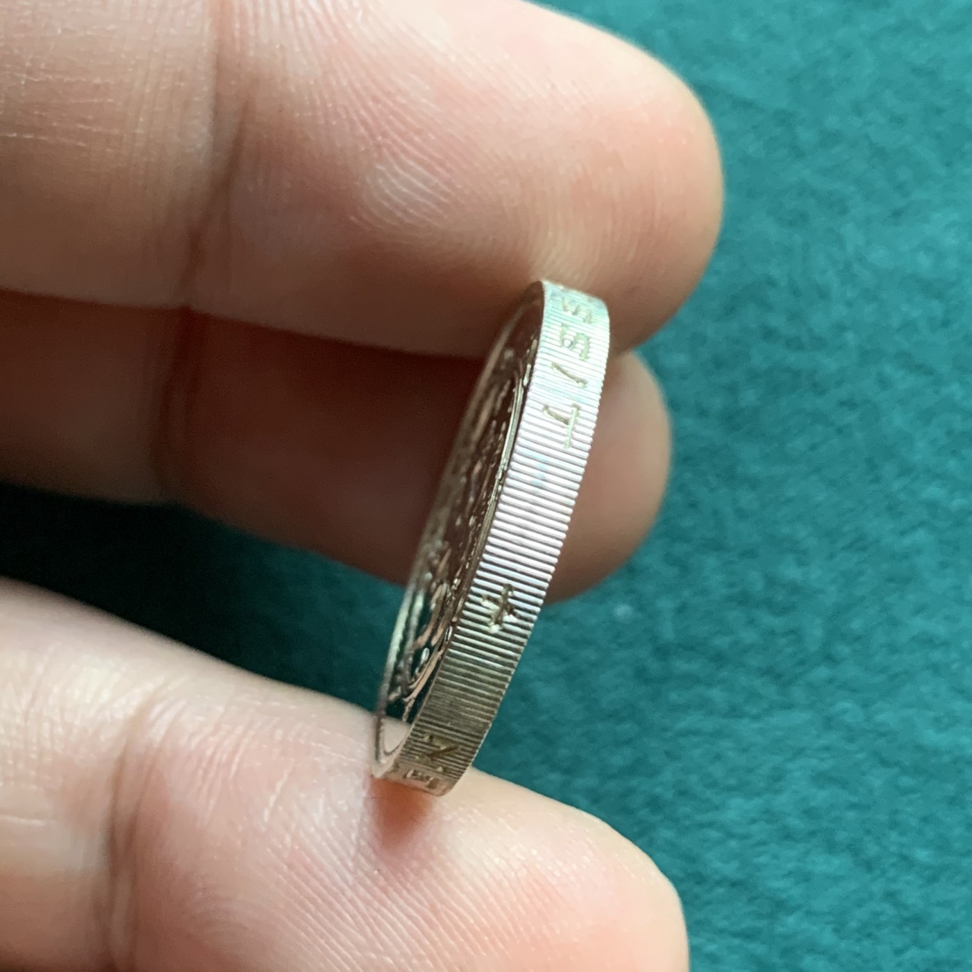 《竞宝斋》第180场-周日，周一2场 (全场包邮) 英国1999年1英镑银币 盒证齐全