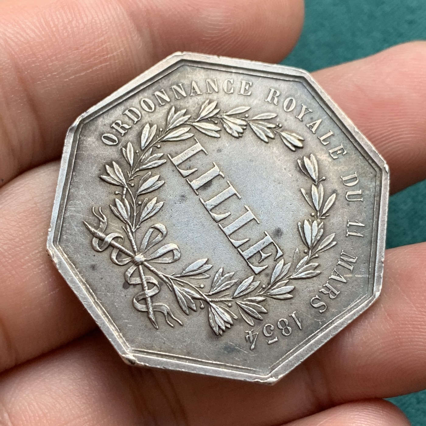 《竞宝斋》第180场-周日，周一2场 (全场包邮) 法国1880-1898年里尔银行八角银质代币19g 36.4mm 大尺寸 丰饶角银标