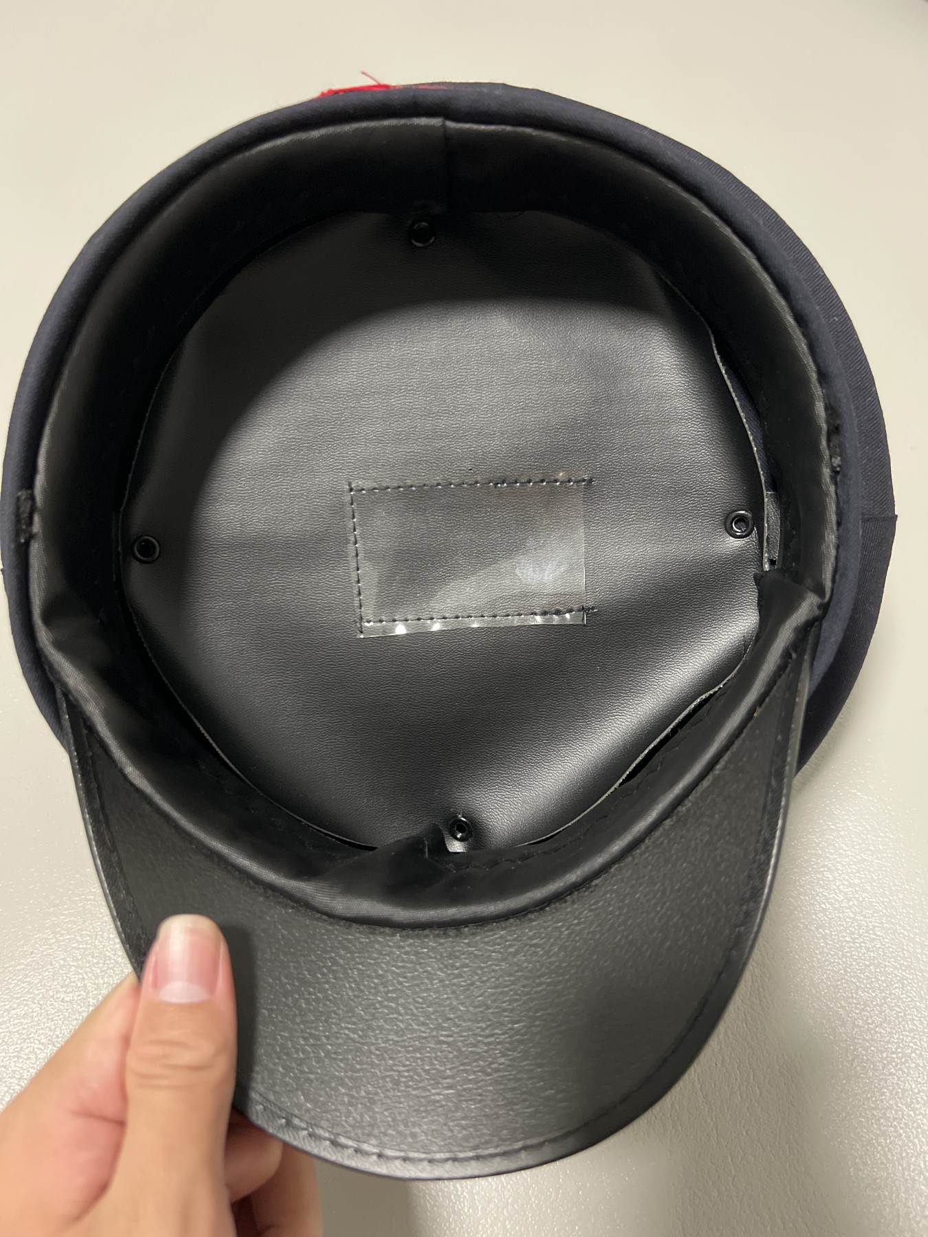 第一次麦稀奇拍卖 废旧铁路大檐帽