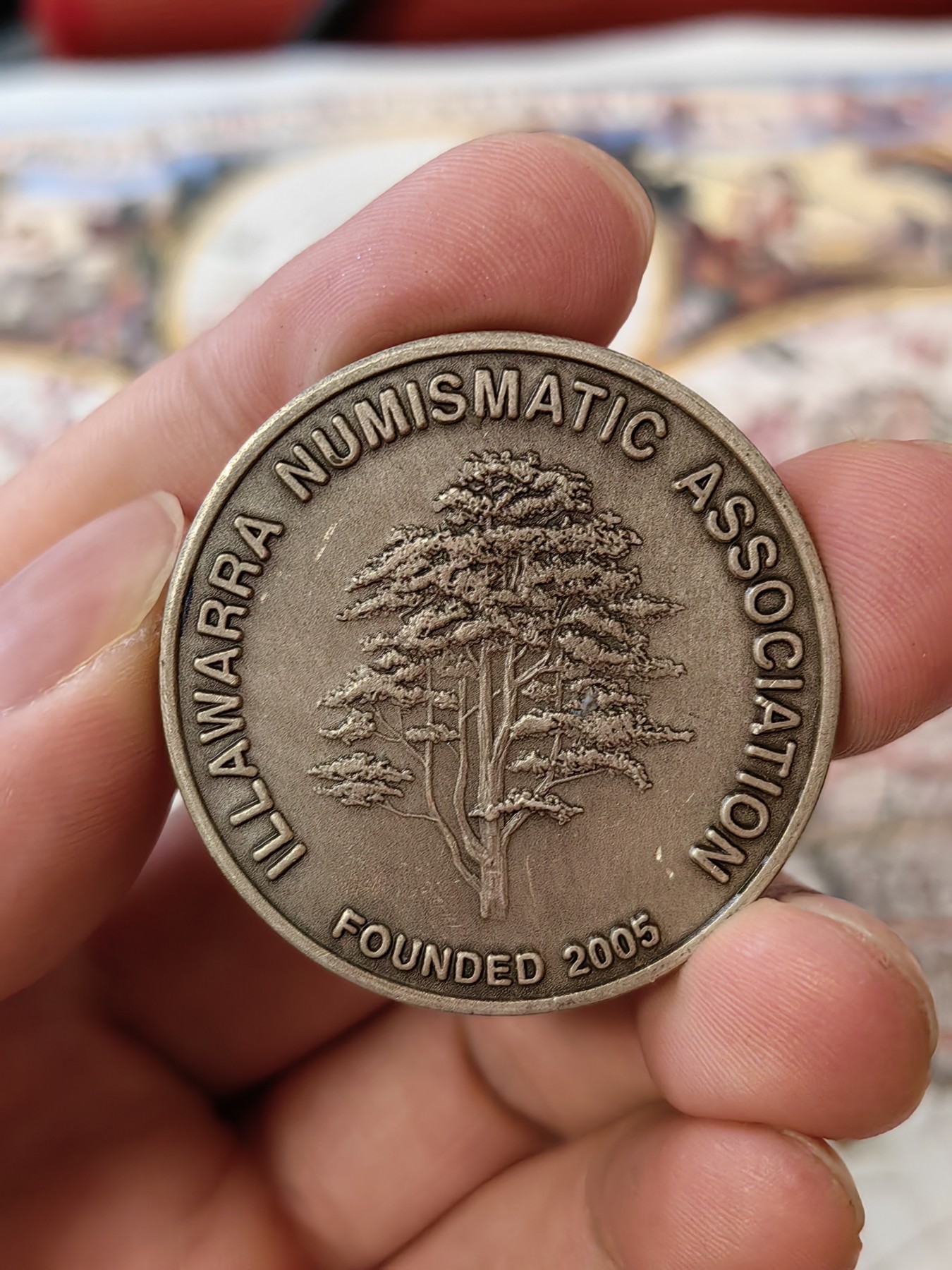 橡树集藏-006场 海纳百川 钱币元素纪念章，描绘了意大利马车，英国新便士样币，八个里亚尔等众多经典图案，很有意思的小玩具。