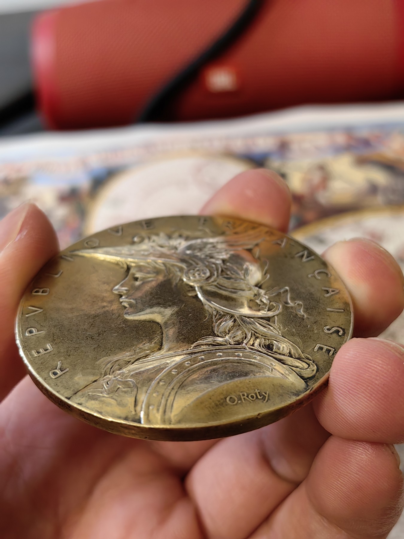 橡树集藏-006场 海纳百川 法国玛丽安娜戎装大版银镀金章  直径：51mm  重量： 边铭：65.3gr 丰饶角加银标