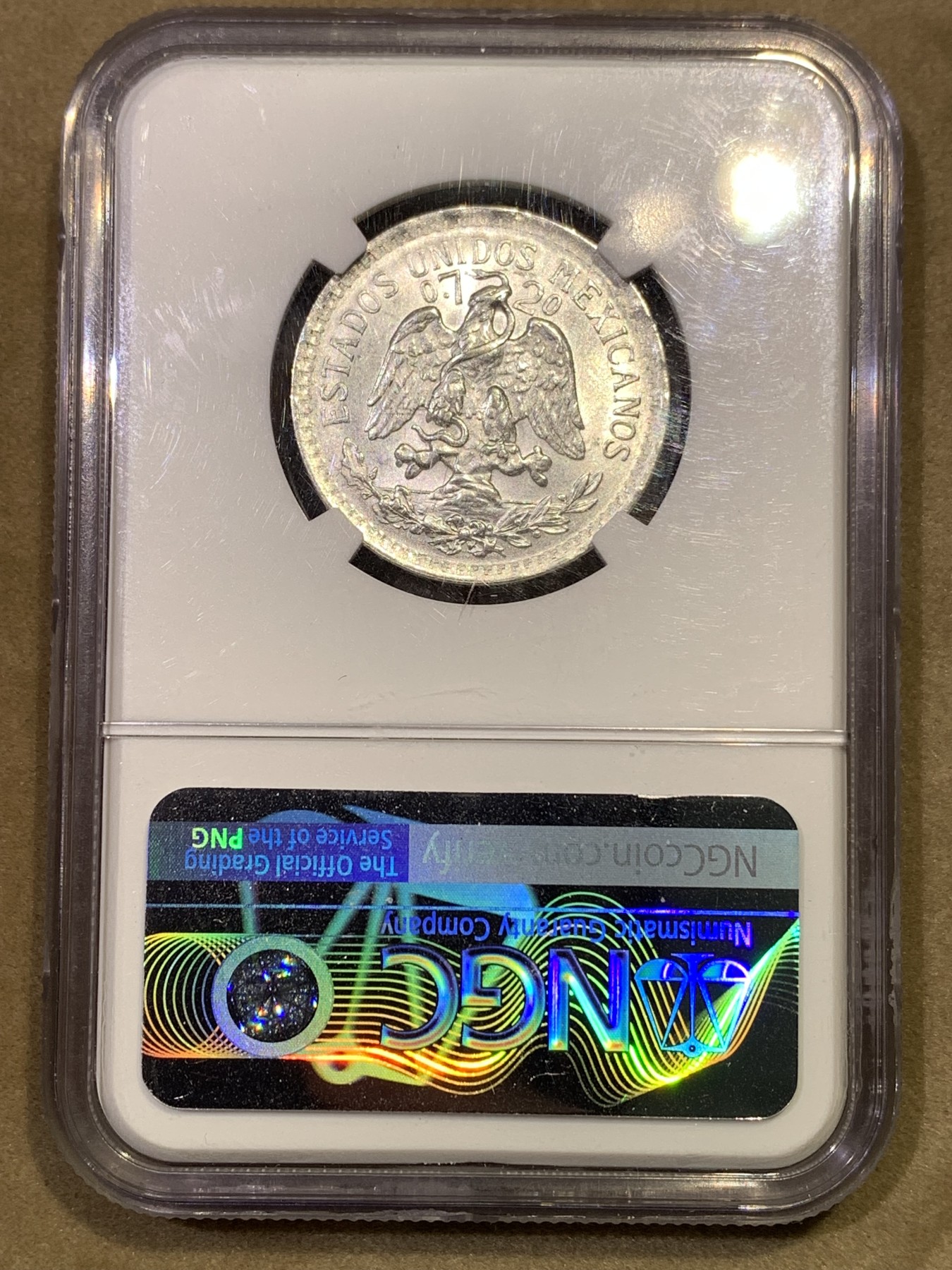 《竞宝斋》第180场-周日，周一2场 (全场包邮) NGC–MS63墨西哥 1944年50分鹰洋银币，盒子左下角磕边