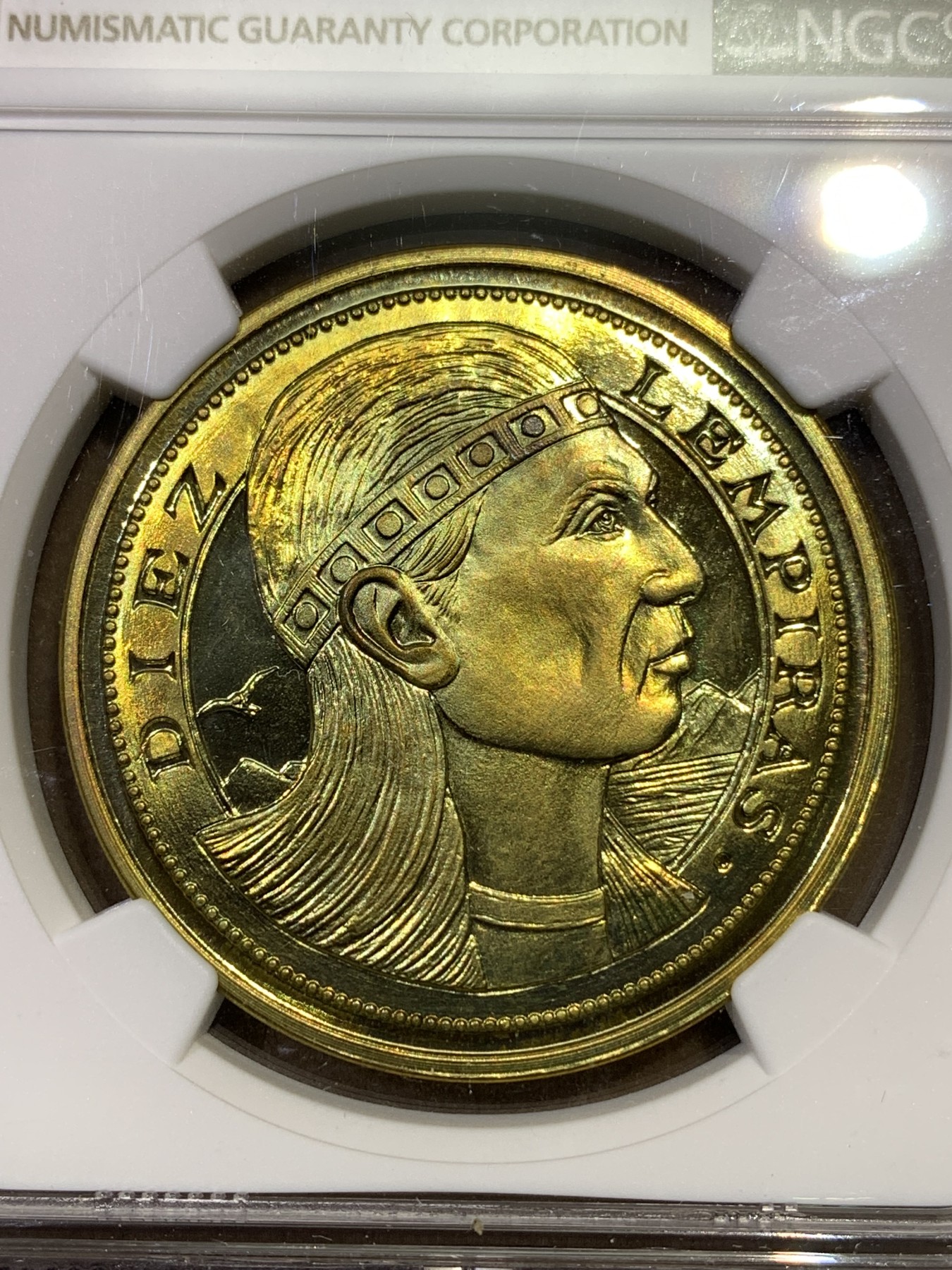 《竞宝斋》第180场-周日，周一2场 (全场包邮) NGC-PF68 CAMEO 1995年洪都拉斯10伦皮拉精制大铜币，铸量仅150枚，见于珍稀币目录。大尺寸铜币，背面景物刻画细致入微，工艺精湛。