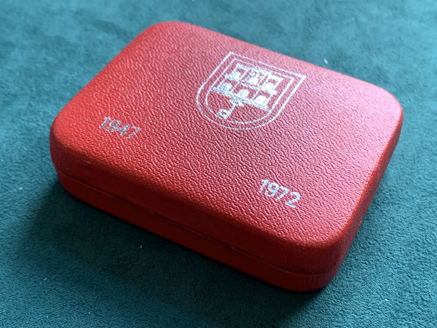 《竞宝斋》第180场-周日，周一2场 (全场包邮) 直布罗陀1972年25便士克朗精制银币，伊丽莎白女王银婚纪念。原盒装，28克、925银