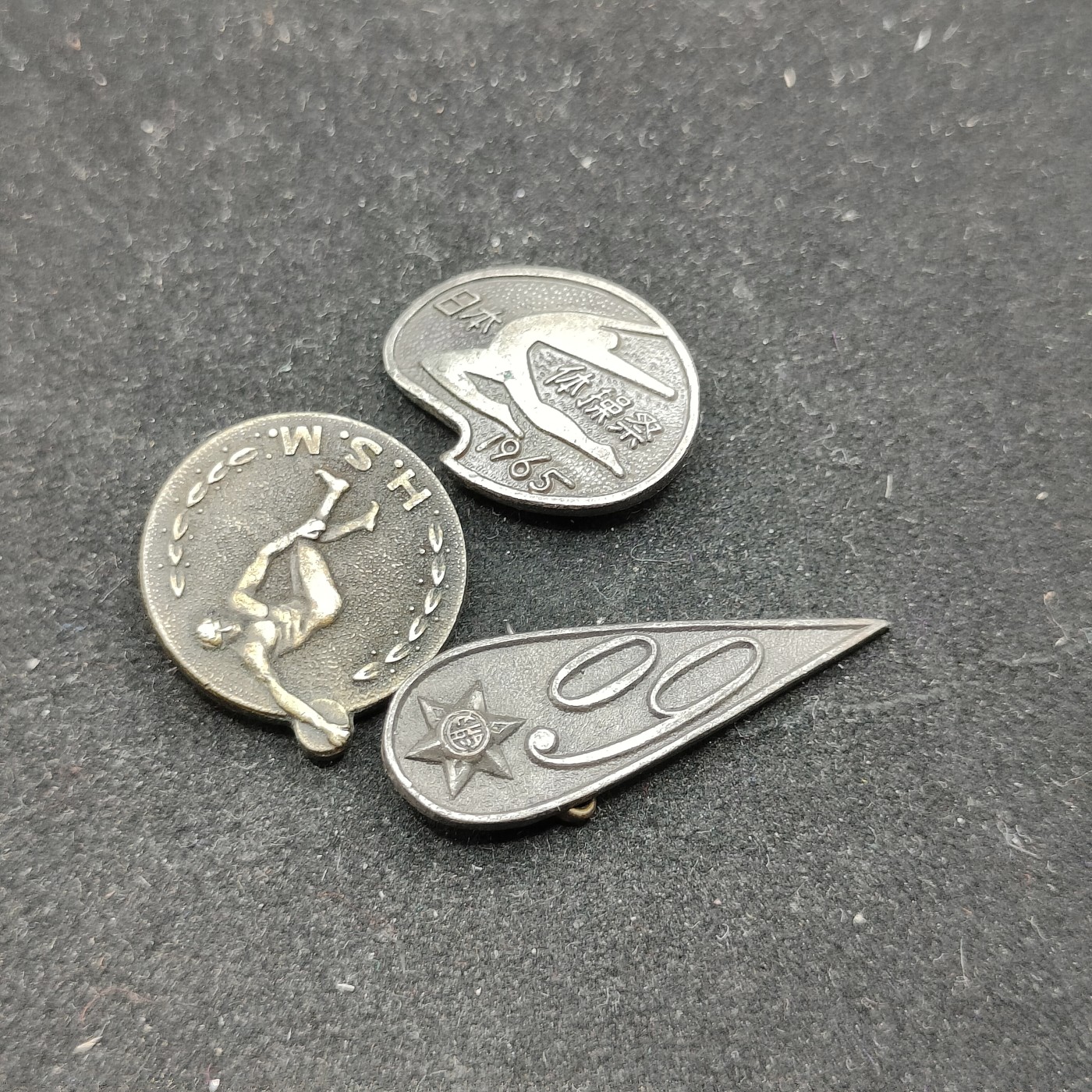 全场0元起拍 第72期 咸鱼国勋章拍卖专场 7月12日（周三）下午6：00开始 日本徽章三个