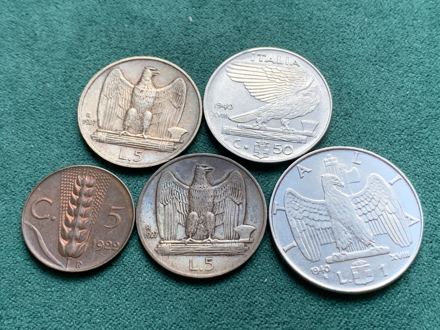 《竞宝斋》第180场-周日，周一2场 (全场包邮) 意大利钱币一组，含1927年5里拉835高银币两枚+1922年5分+1940里拉+1940年50分，高品相，原始状态老包浆，传世味道一流
