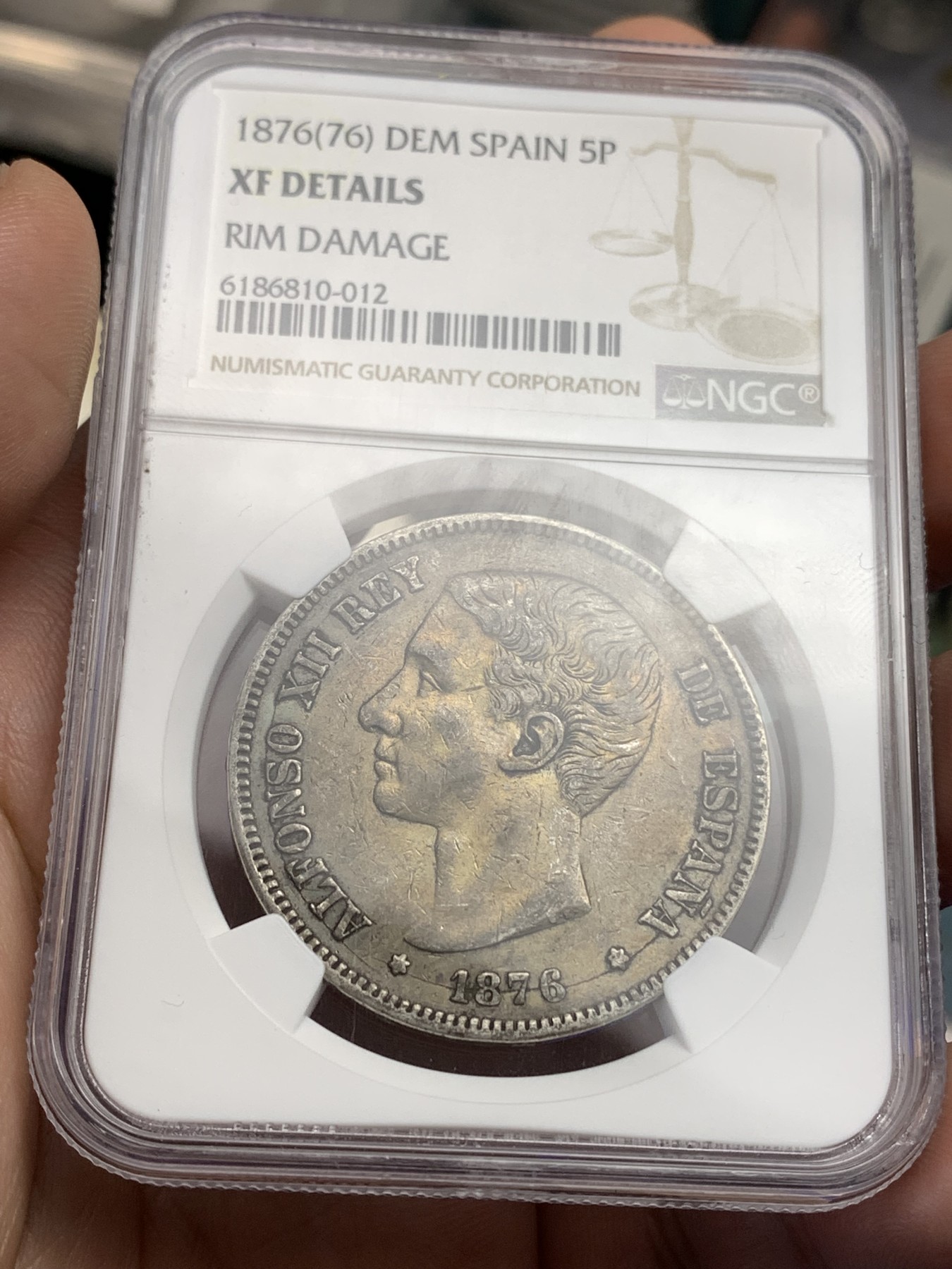 《竞宝斋》第180场-周日，周一2场 (全场包邮) NGC XFD 西班牙双柱阿方索十二世5P银币 双面深彩包浆 细节很不错