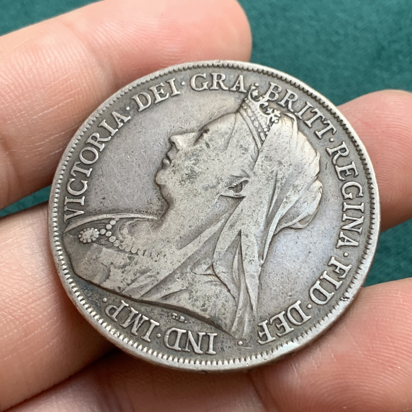 《竞宝斋》第180场-周日，周一2场 (全场包邮) 英国 1899年维多利亚披纱版马剑克朗大银币，流通品相老包浆，味道舒服